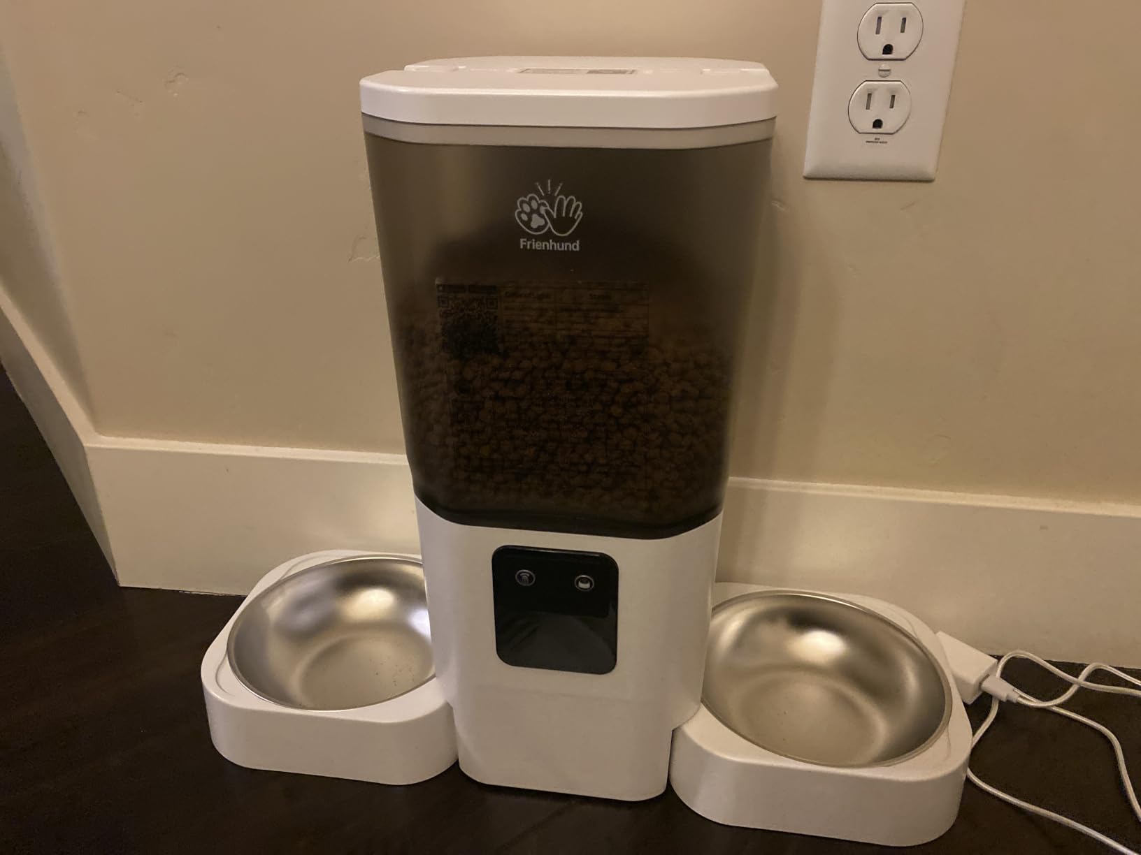 Frienhund Automatic Cat Feeder with Camera: 5G WiFi Automatic Dog Feeder with Night Vision, 7L Auto Cat Food Dispenser with 1080P Camera for Multiple Pet, Detachable for Easy Clean -29 Cup (ACF100W-B) customer photo 1