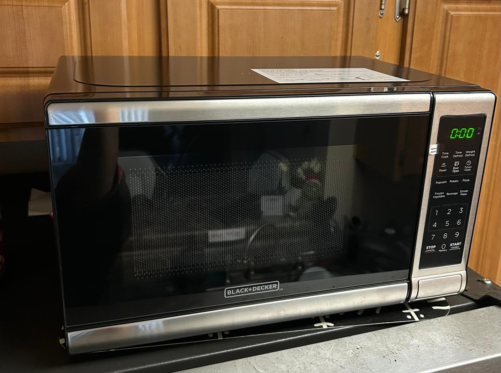 BLACK+DECKER 5-in-1 Microwave Oven with Air Fry, Combi, Bake, Roast, and Convection Cooking, 0.9 cu. ft. Countertop Microwave, Stainless Steel, 900 Watts, Child-Lock, ES9P032NA customer photo 1