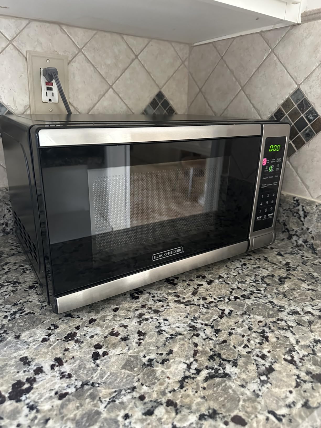 BLACK+DECKER 5-in-1 Microwave Oven with Air Fry, Combi, Bake, Roast, and Convection Cooking, 0.9 cu. ft. Countertop Microwave, Stainless Steel, 900 Watts, Child-Lock, ES9P032NA customer photo 2