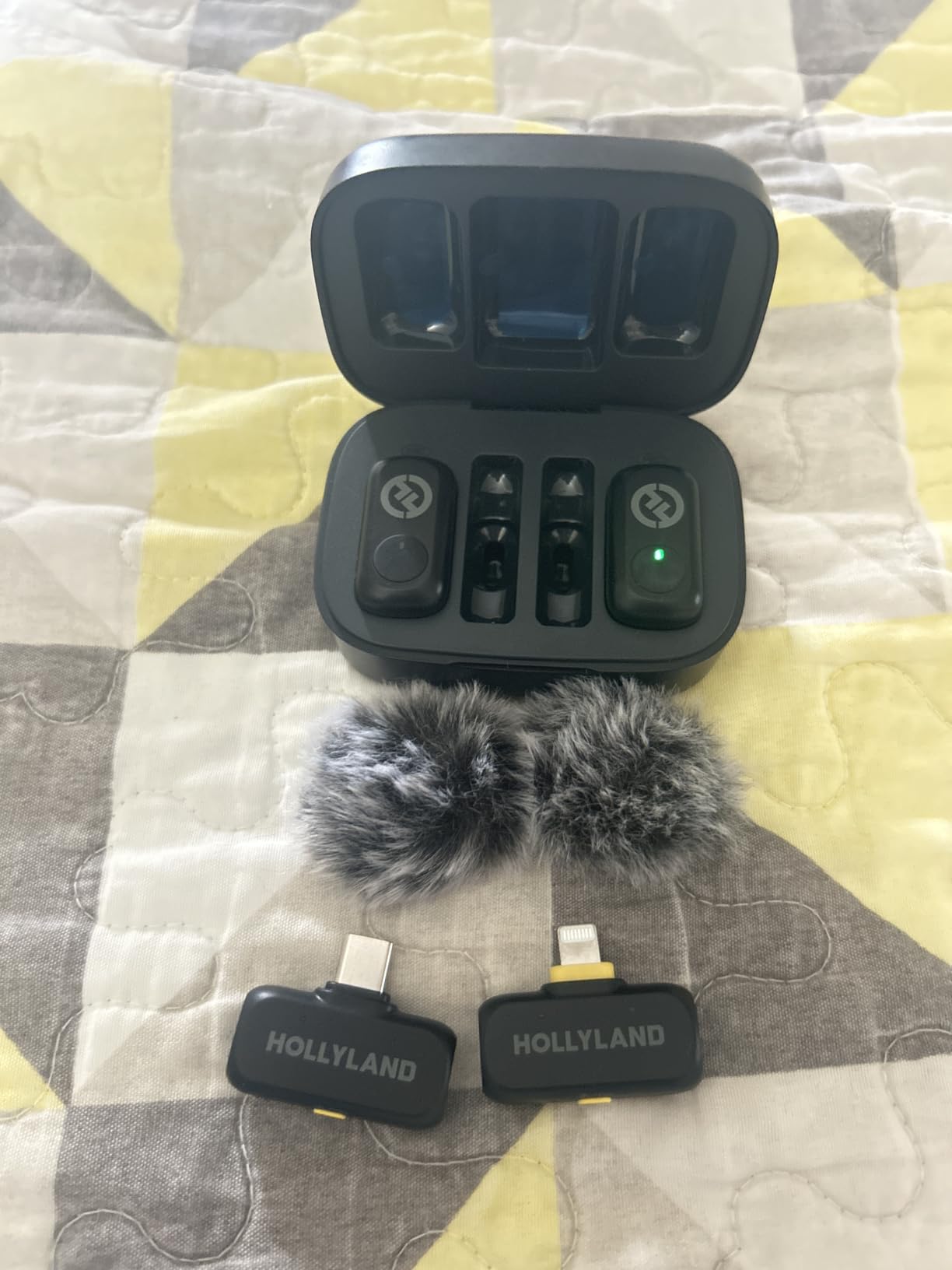 Hollyland Lark A1 Combo (2TX+2RX+Charging Case) Wireless Magnetic Microphone | Detail-Rich Audio, 42H Use, 3-Lv Noise Cancel, EQ&Reverb, Mini Lavalier Mic for iPhone/iPad/Android Vlogging Content Creation customer photo 2
