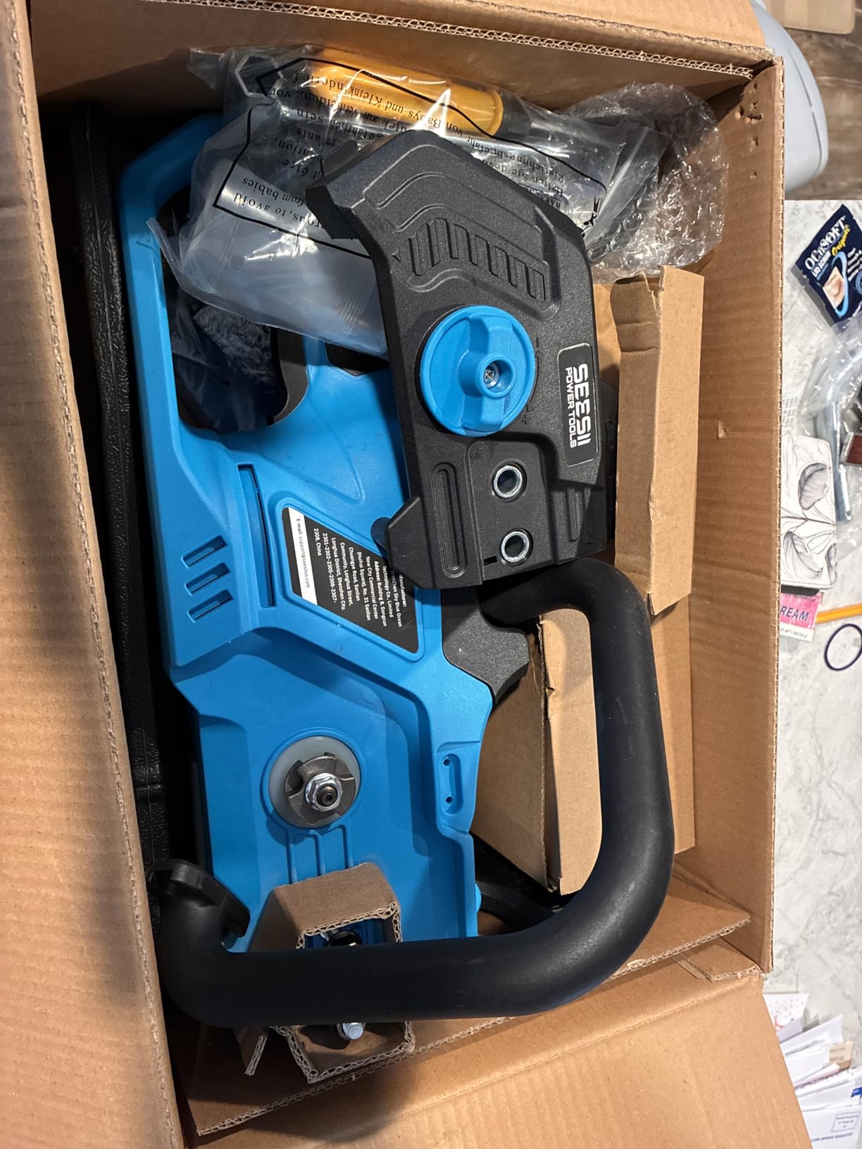 SEESII 40V 16-Inch Cordless Electric Chainsaw, 2000W Brushless, 2x4.0Ah Batteries customer photo 1
