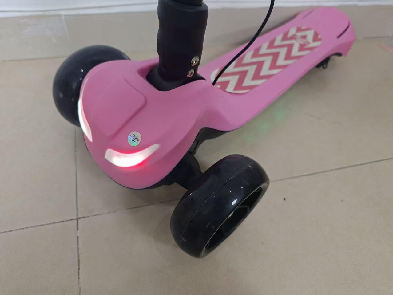 Electric Scooter for Kids Ages 3-12, 3 Adjustable Heights, 5MPH Safe Speed, Full Body Lights Up, Wide Deck, 90min Riding, Foldable 3 Wheel Electric Scooter for Kids Boys Girls Toddler customer photo 1