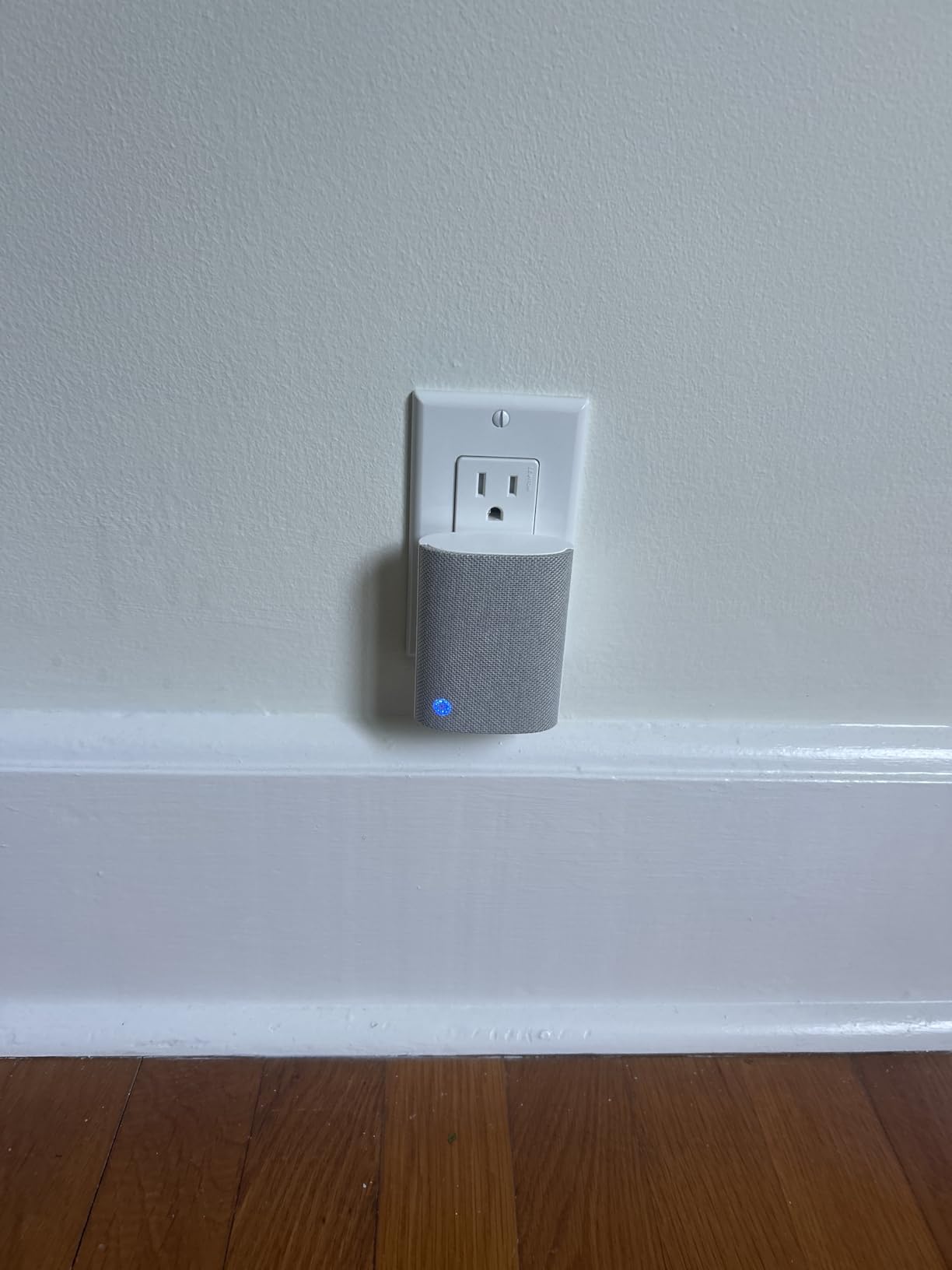 Ring Chime - Enhanced audio for real-time alerts you can hear from anywhere, easy plug-in setup, simple wifi & Bluetooth connectivity, sleek design, White customer photo 1