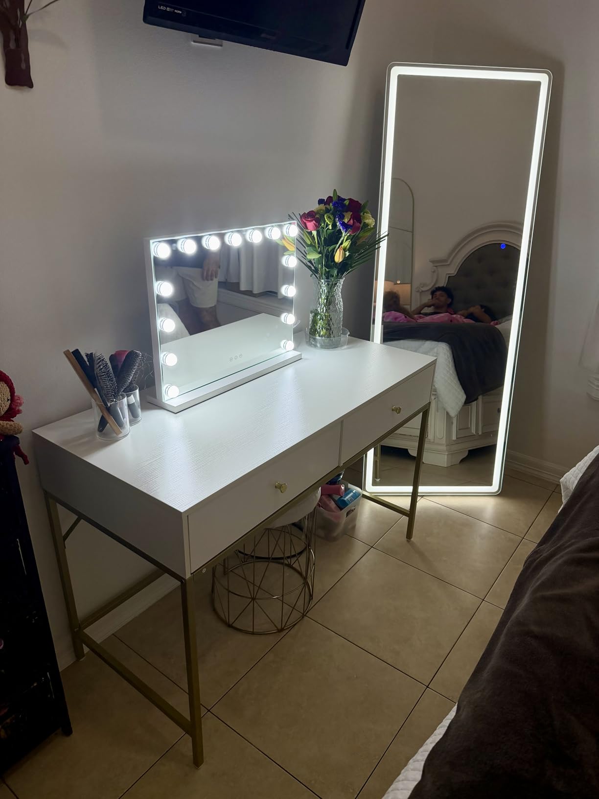 Hollywood Vanity Mirror with Lights, 15 Light Bulbs,3 Color Lights,Make Up Lighted Mirror, Aluminum Metal Frame,USB Charging Port(23