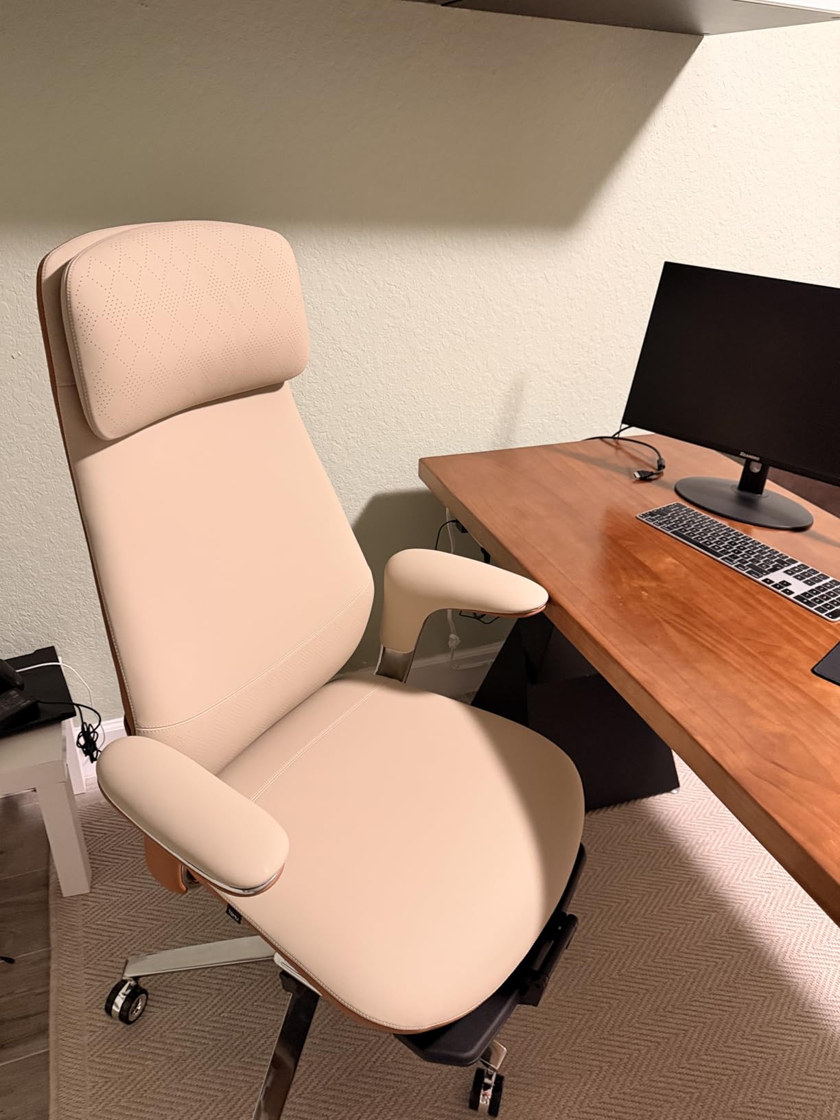TOMU Executive Office Chair with Foot Rest, Top Grain Genuine Leather Office Chair, Ergonomic High Back Design - Beige customer photo 1