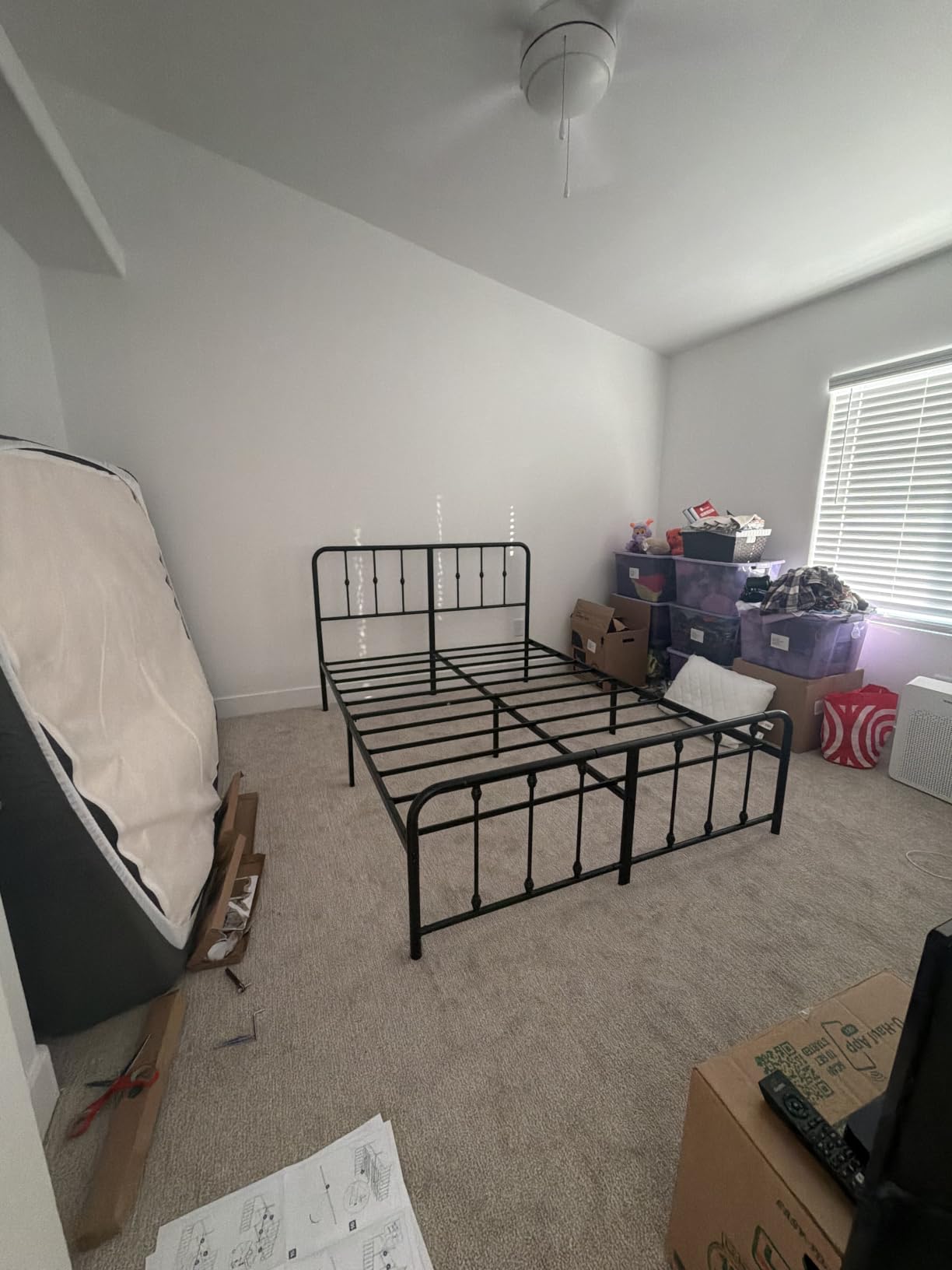 Zinus Leonardo Metal Platform Bed Frame, Victorian Spindle Style Headboard and Footboard, Heavy Duty Bed Base, Ample Underbed Space, Queen customer photo 1