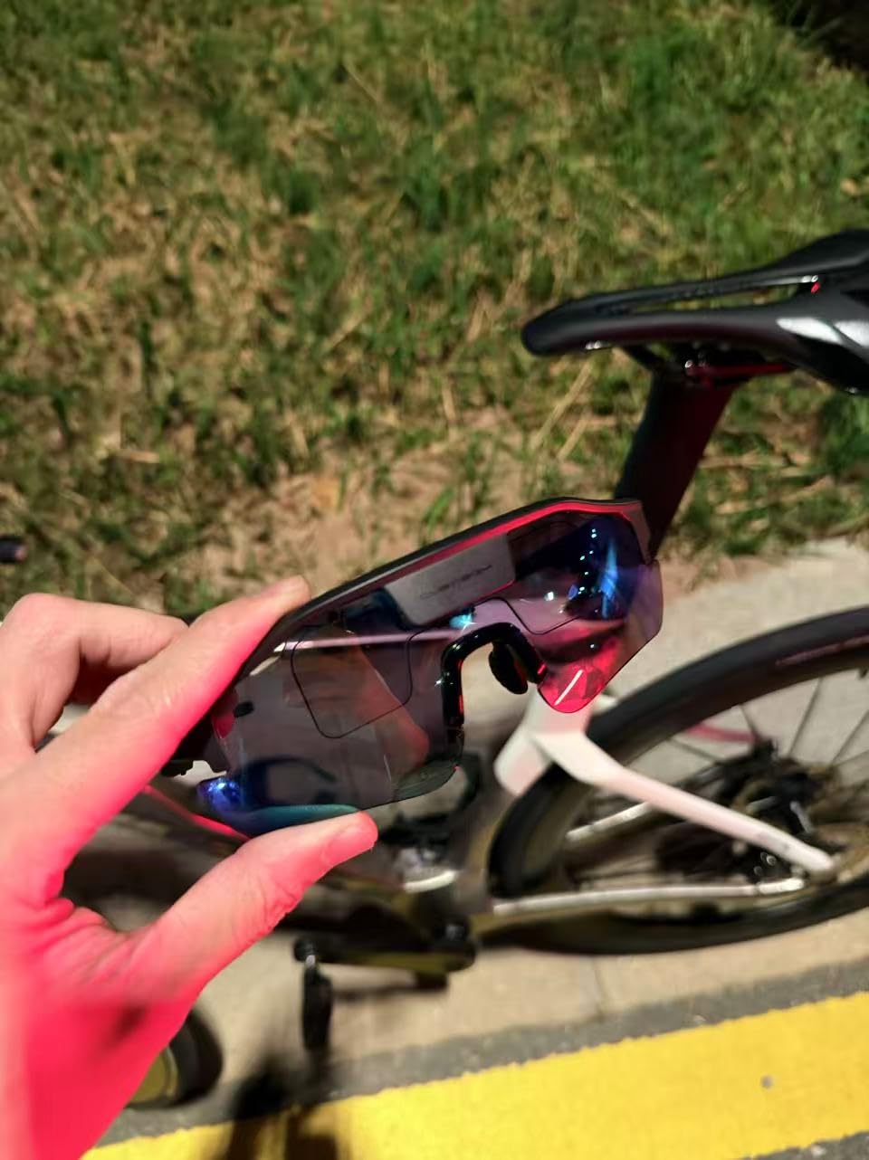 HUD Display Sports Glasses, for Cycling and Hiking, Real-Time Display, Smart Navigation, Proactive AI Alerts customer photo 1