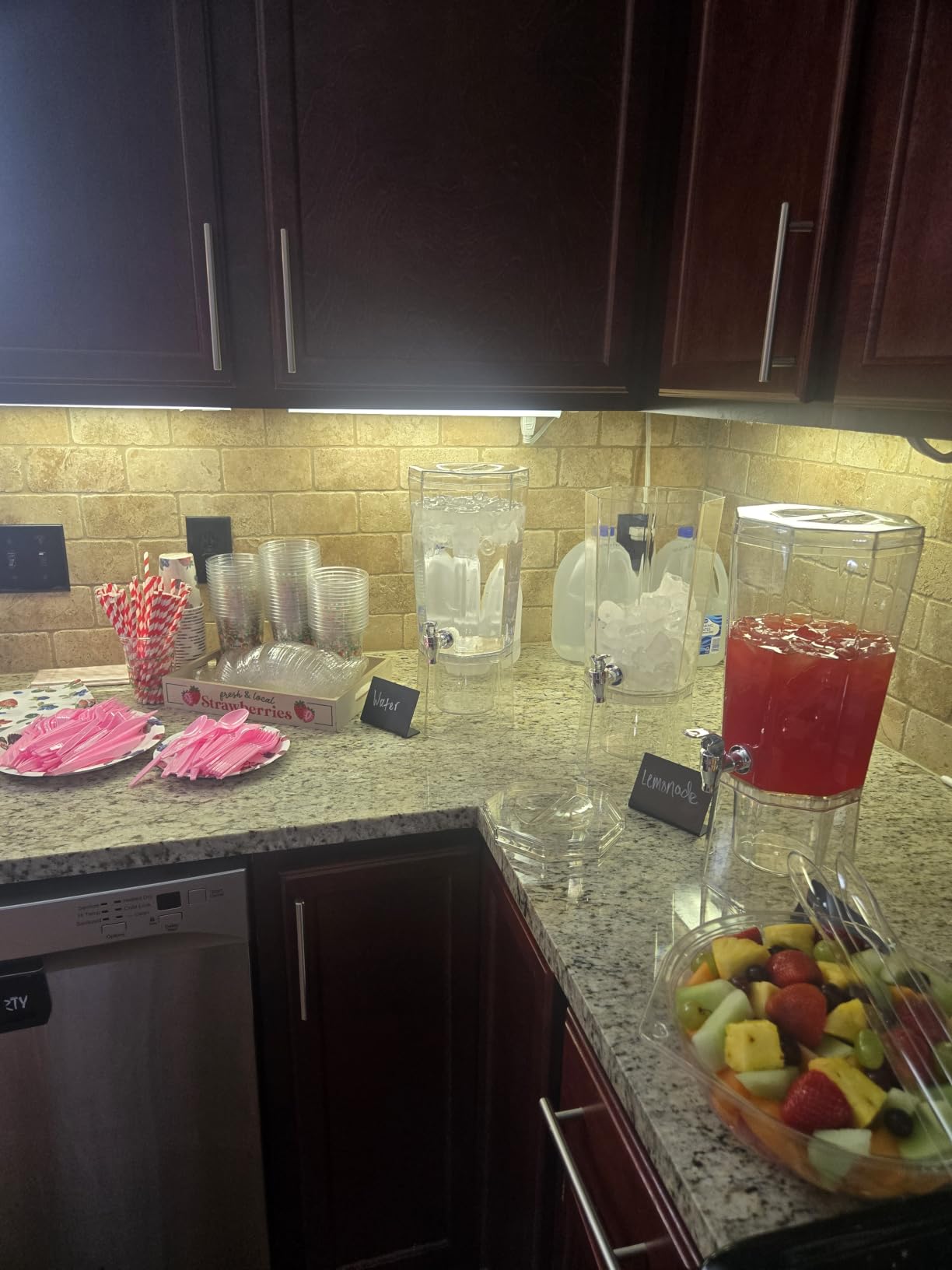 Lifewit 1 Gallon Drink Dispenser for Party with Leak-Proof Spigot, 2 Pcs | BPA Free Plastic, Removable Stand for Fridge Storage, Beverage Container for Juice/Tea/Lemonade Stand, Soda & Mimosa Bar customer photo 1