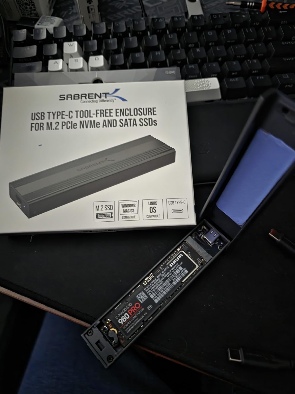 SABRENT USB4 NVMe SSD Enclosure, Tool-Free, 3900MB/s (EC-U4TN) | M.2 PCIe 4.0 x4; USB 4.0; Thunderbolt 3/4 & USB-C compatible; for 2230-2280 drives customer photo 1
