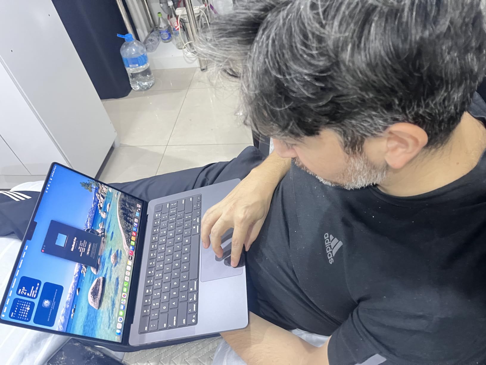 2025 MacBook Pro Laptop with Apple M5 chip with 10-core CPU and 10-core GPU: Built for AI, 14.2-inch Liquid Retina XDR Display, 16GB Unified Memory, 1TB SSD Storage; Space Black customer photo 1