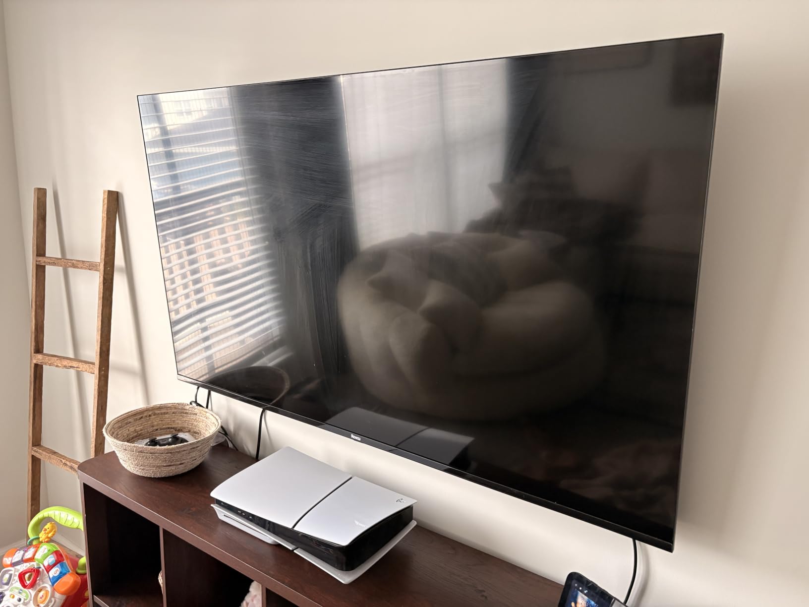 Roku 65-Inch Select Series Smart TV 2026-4K QLED TV - Roku TV | Flat Screen QLED Television with Voice Remote, Wi-Fi & Bluetooth Headphone Mode - Streaming Live Local News, Sports, & Movies customer photo 2