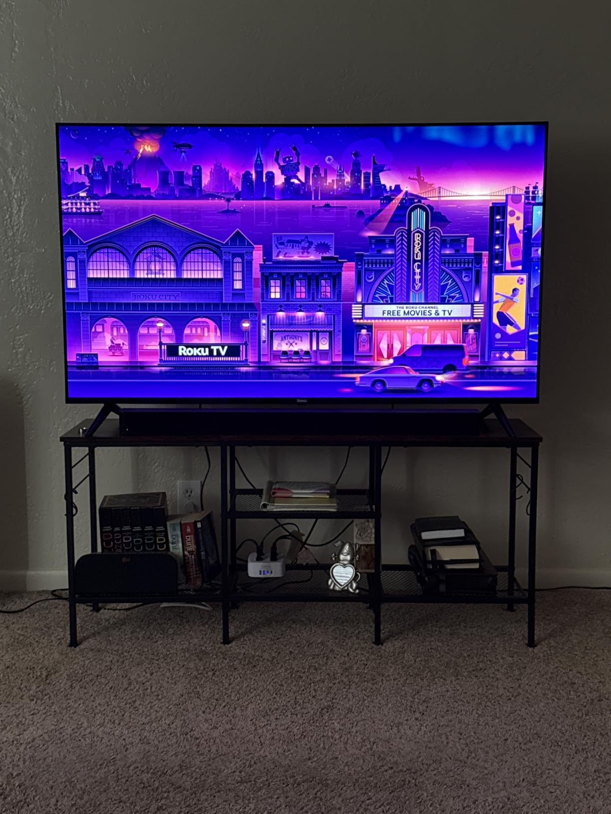 Roku Smart TV 2026 - 50-Inch Select Series, 4K QLED TV - Roku TV with Voice Remote - Flat Screen QLED Television with Wi-Fi for Streaming Live Local News, Sports, & Movies - Bluetooth Headphone Mode customer photo 1