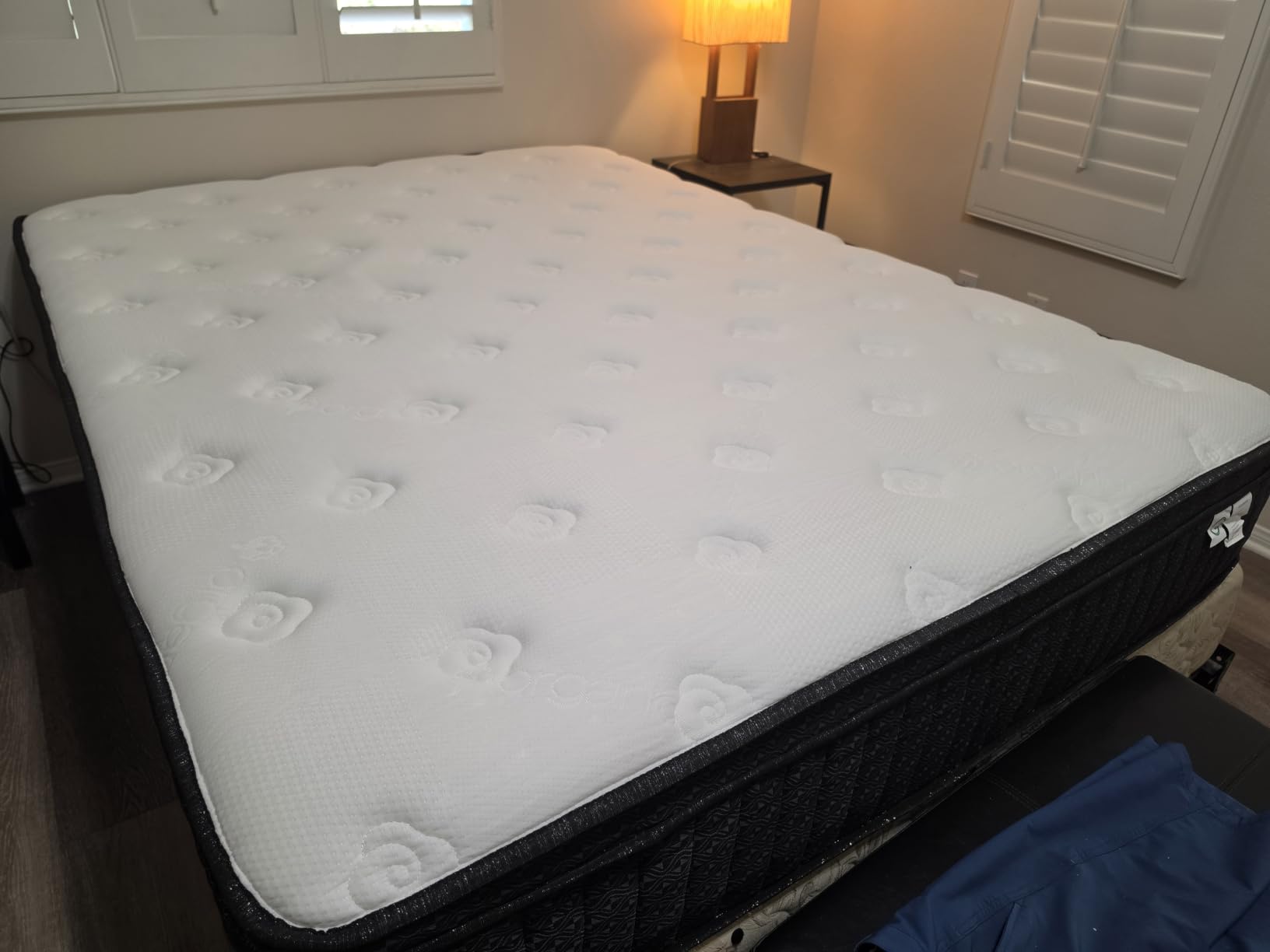 Ailis Queen Mattress, 12 Inch Queen Hybrid Mattress in a Box, Medium Firm with Upgraded Pocket Springs for Superior Motion Isolation customer photo 1