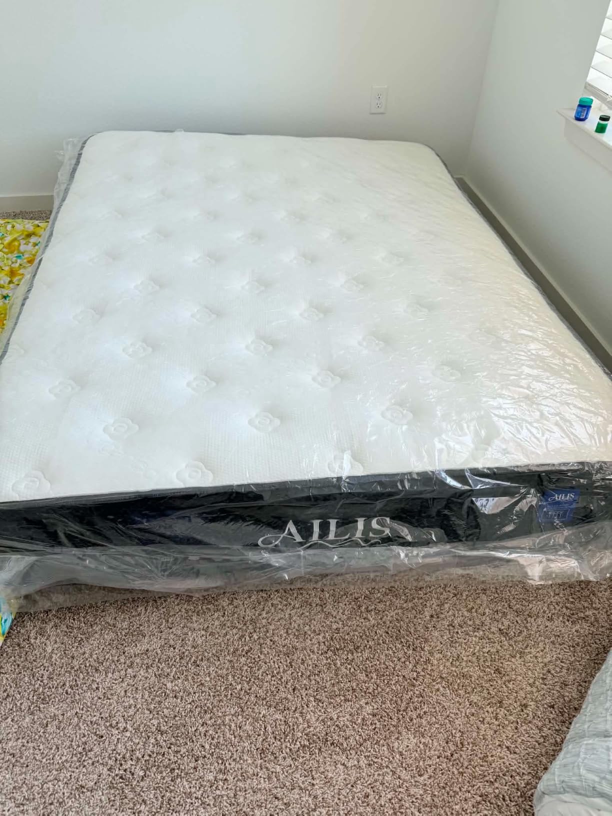 Ailis Queen Mattress, 12 Inch Queen Hybrid Mattress in a Box, Medium Firm with Upgraded Pocket Springs for Superior Motion Isolation customer photo 2