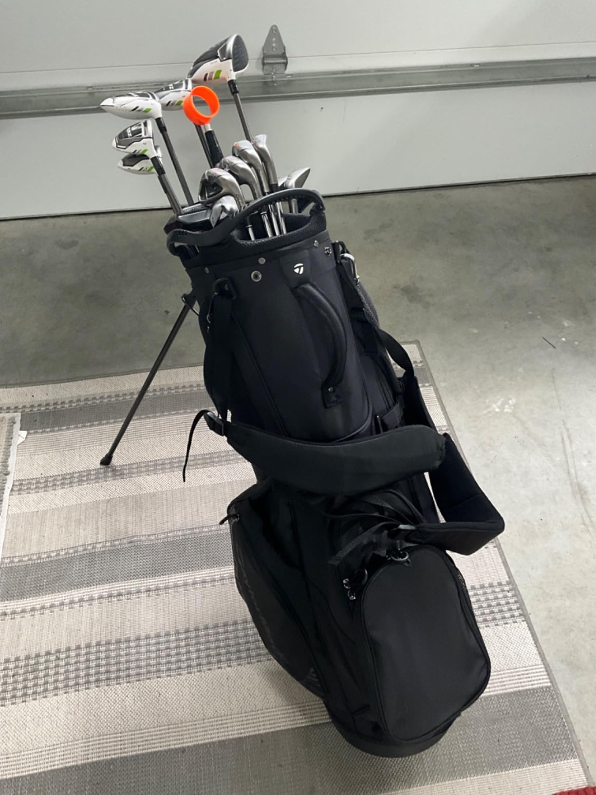 TaylorMade Pro Stand Bag, Lightweight, Ideal for Carrying or Push Cart customer photo 2