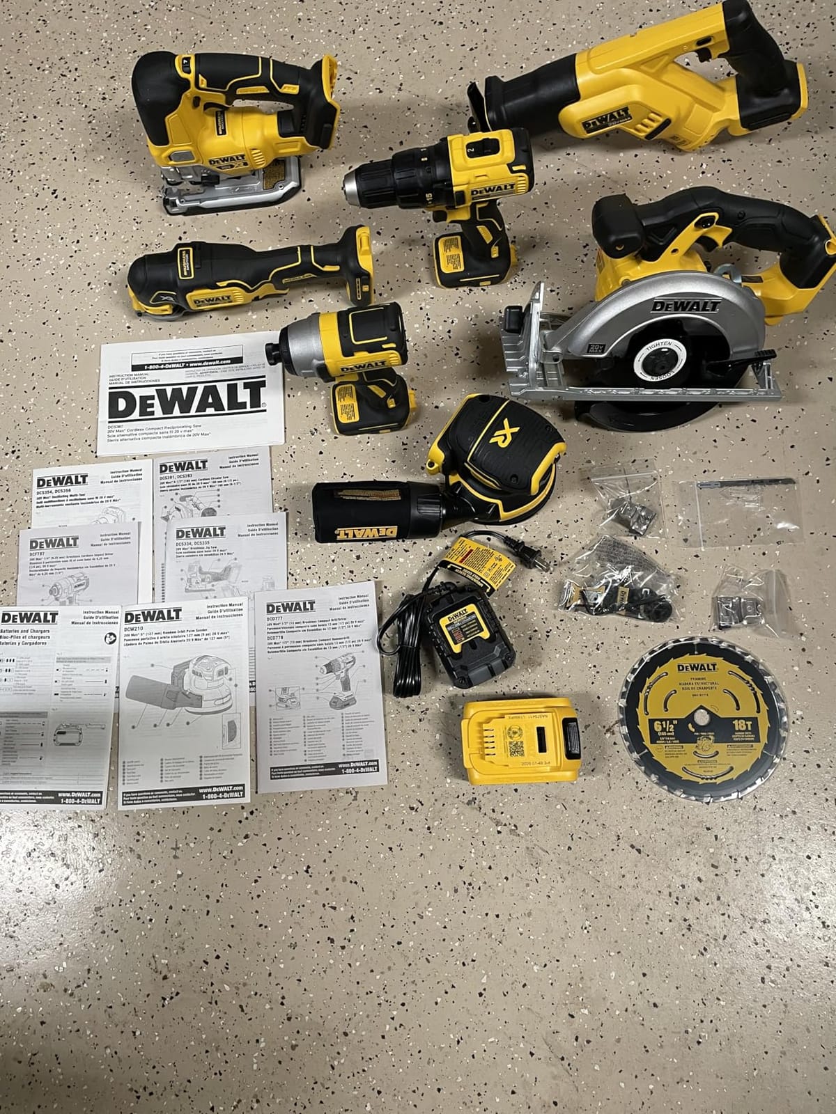 DEWALT 20V MAX 7-Tool Combo Kit, Includes Cordless Drill, Impact Driver, Reciprocating Saw, Circular Saw, Oscillating Tool, Random Orbital Sander, Jigsaw, 5Ah Battery and Charger (DCK751P1) customer photo 2