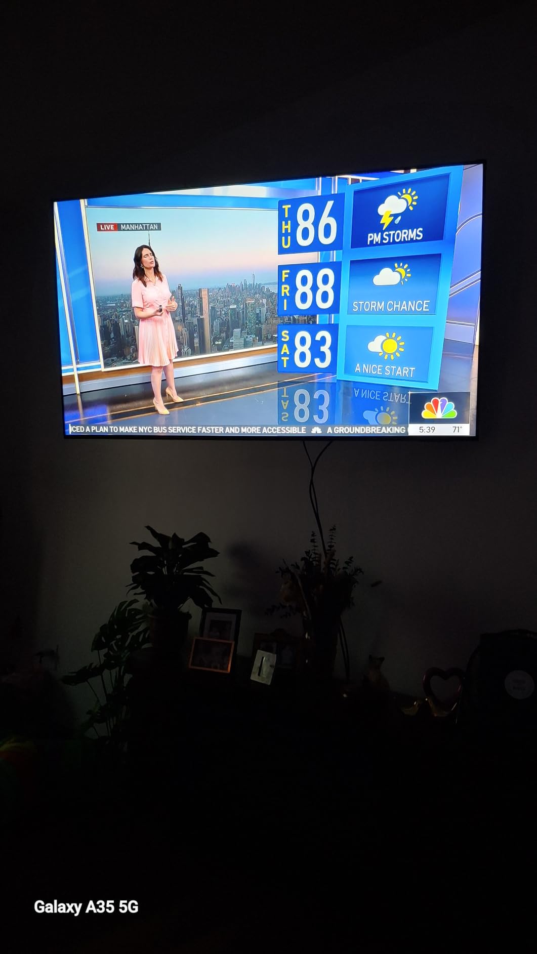 Samsung 50-Inch Class Crystal UHD U8000H Series Samsung Vision AI Smart TV (2026 Model, 50U8000H) Crystal Processor 4K, Endless Free Content, Motion Xcelerator, Color Booster, Alexa Built-in customer photo 1