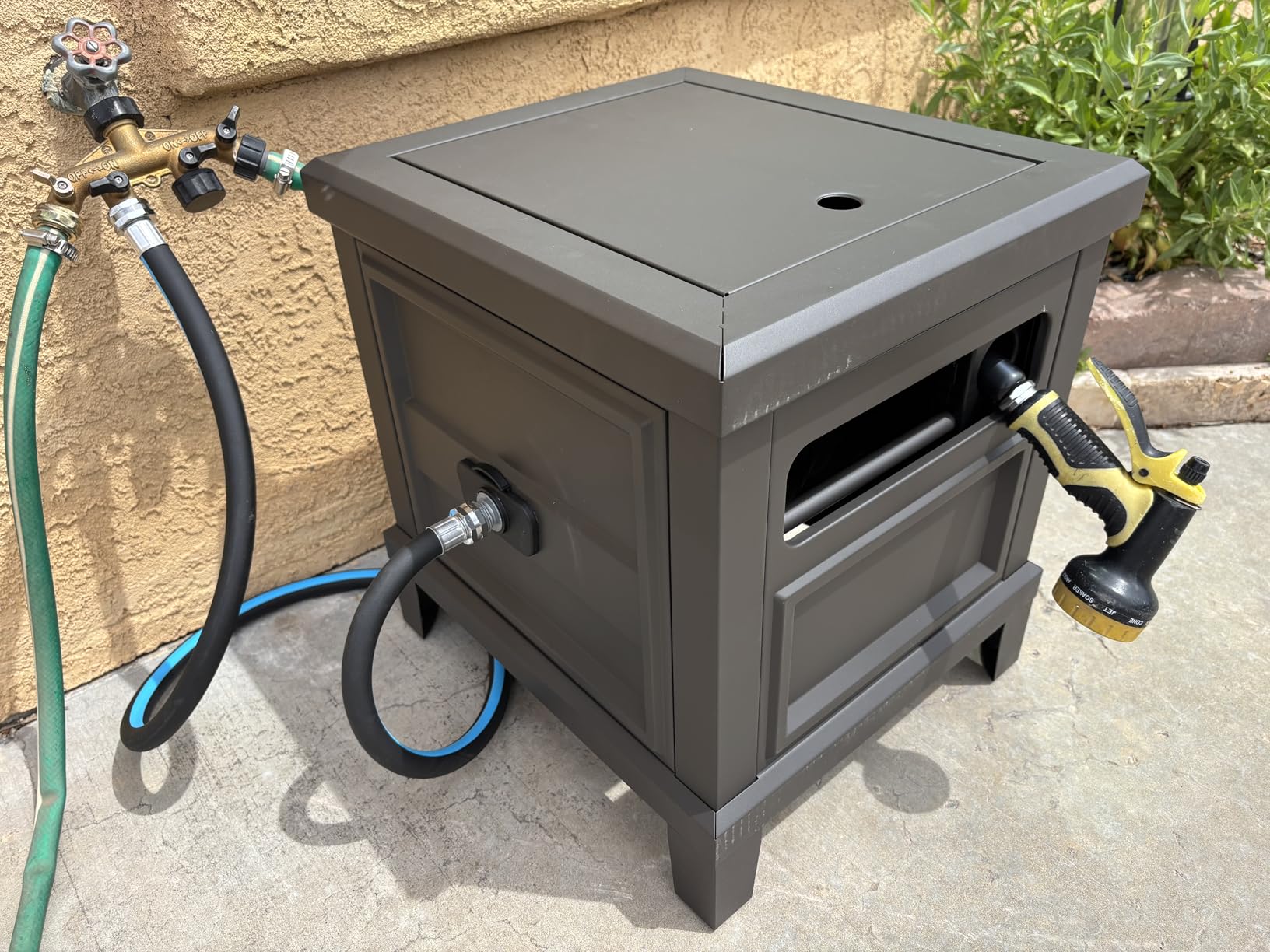 Garden Hose Reel Hideaway, Heavy Duty Metal Hose Reel Box Holds 125FT x 5/8