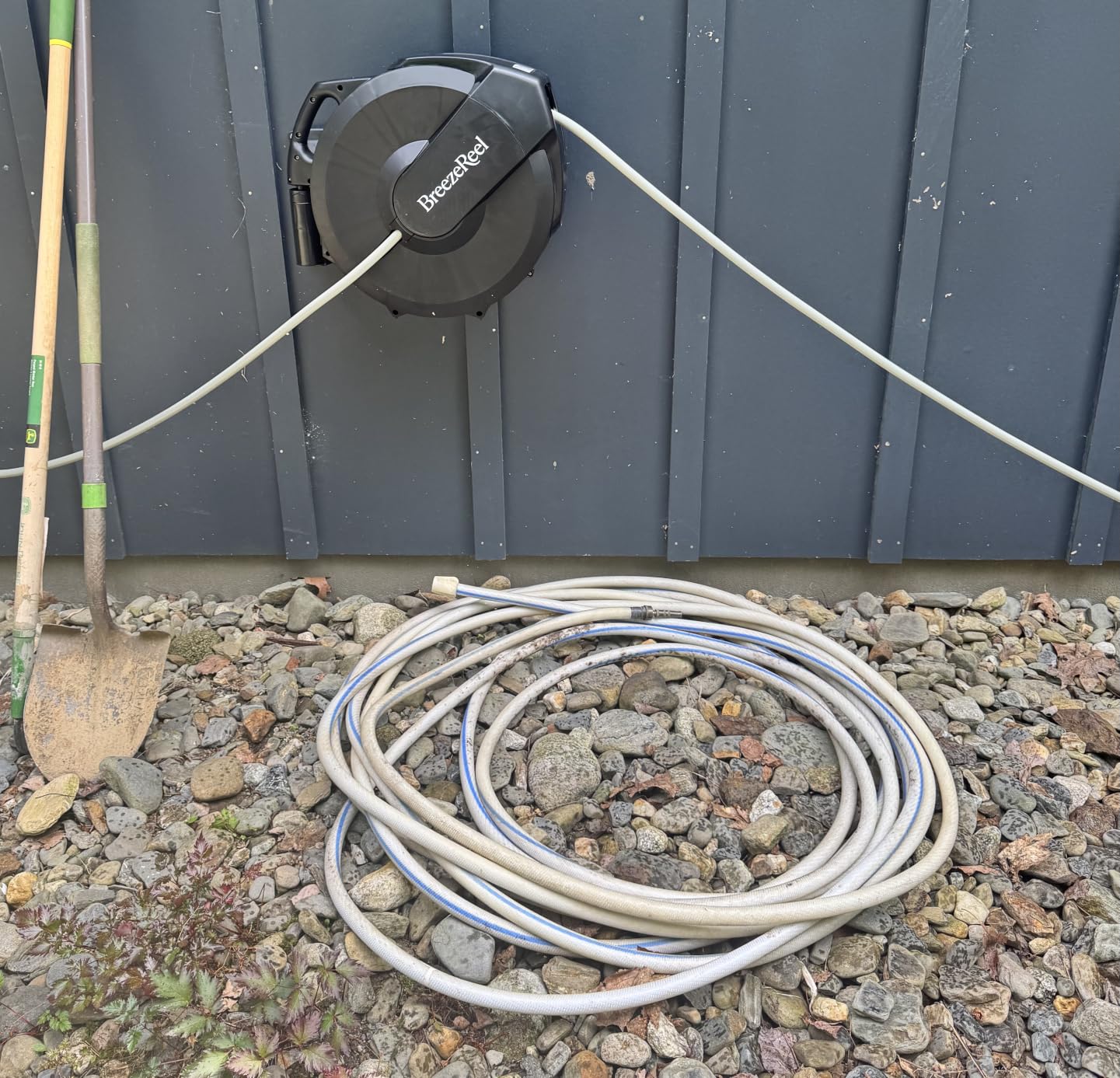 Garden Hose Reel Hideaway, Heavy Duty Metal Hose Reel Box Holds 125FT x 5/8