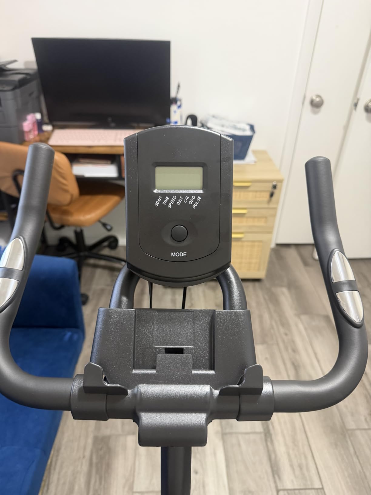CURSOR FITNESS Exercise Bike, Stationary Bikes for Home with Brake Pad | Indoor Cycling Low Noise Bike for Home with Exclusive App, Spin Workout Bike with Tablet Mount, 300 lb Weight Capacity customer photo 2