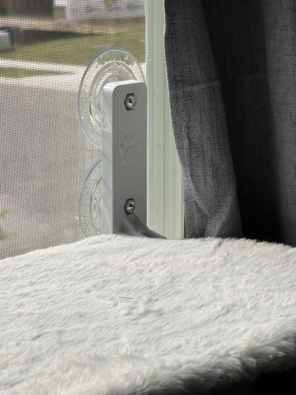 AMOSIJOY Foldable Cat Window Perch with Cloud-Soft Cushion Bed, XL White | Fluffy Faux Fur Cuddler, Machine Washable, Cordless Cat Hammock Bed with Metal Frame and 4 Strong Suction for Large Cats customer photo 1