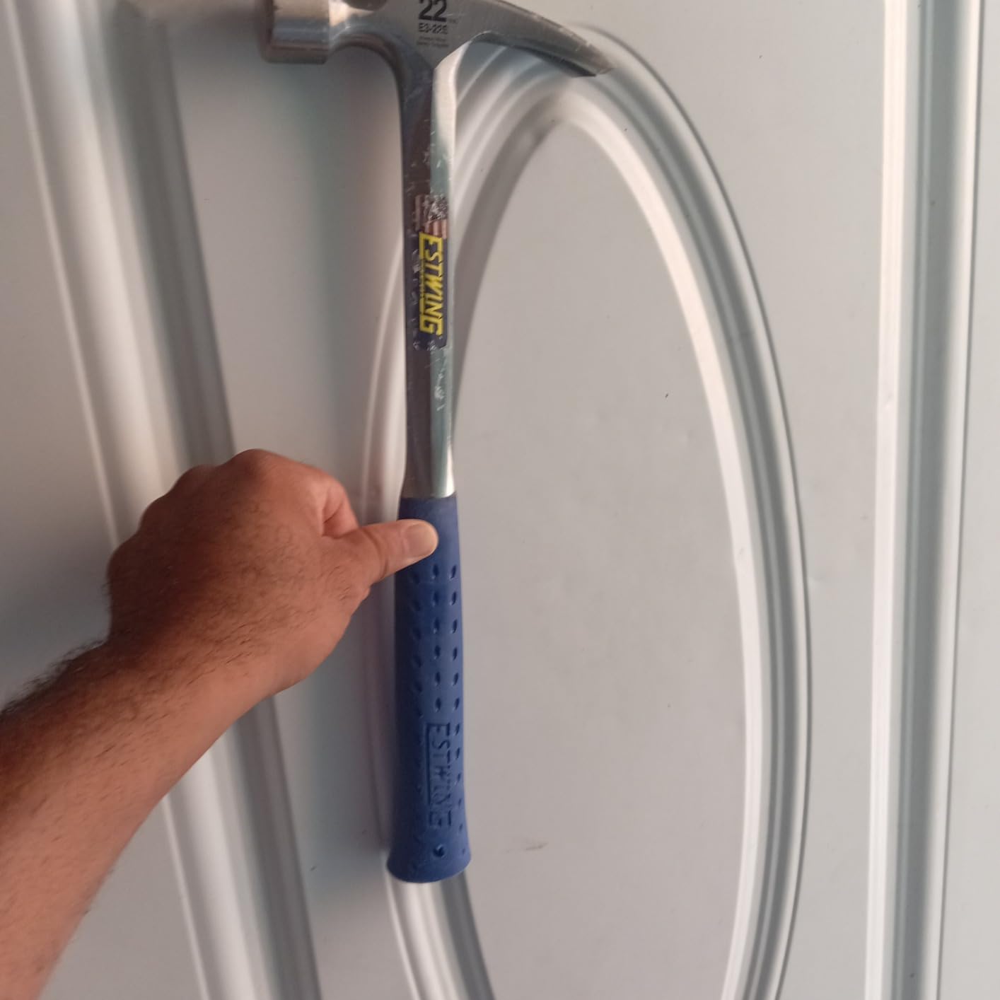 ESTWING Framing Hammer - 28 oz USA Made Long Handle Straight Rip Claw Hammer with Milled Face & Shock Reduction Grip - E3-28SM customer photo 1