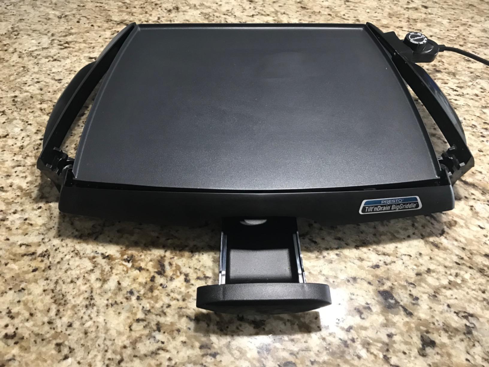 Presto 07046 Tilt 'n Drain Big Griddle Cool-Touch Electric Griddle customer photo 2