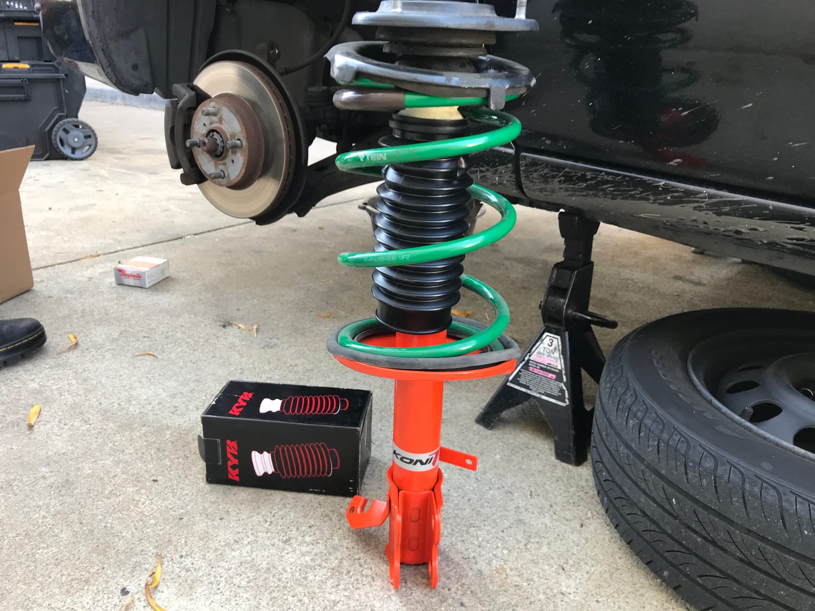 KYB SB103 - Strut Boot | Replaces 143059 63620 63621 63628 63631 63633 MP63621. OE-grade replacement. customer photo 1