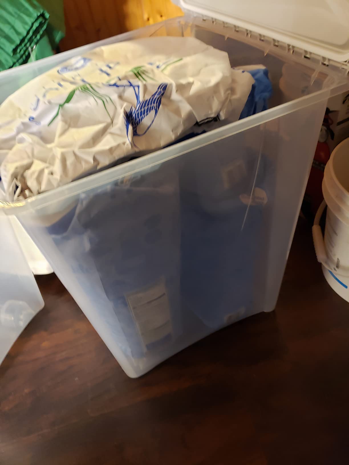 Van Ness 50-Pound Food Container with Fresh-Tite Seal and Wheels customer photo 1
