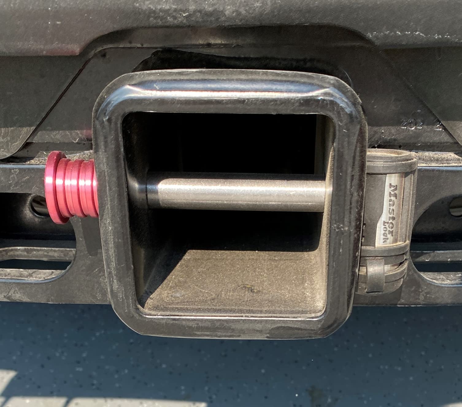 Master Lock Silver and Red Receiver Lock, Stainless Steel Barbell™ Hitch Pin Lock, Fits 5/8 in. Receivers, Weather Resistant Automotive Receiver Lock, 1469DAT customer photo 2