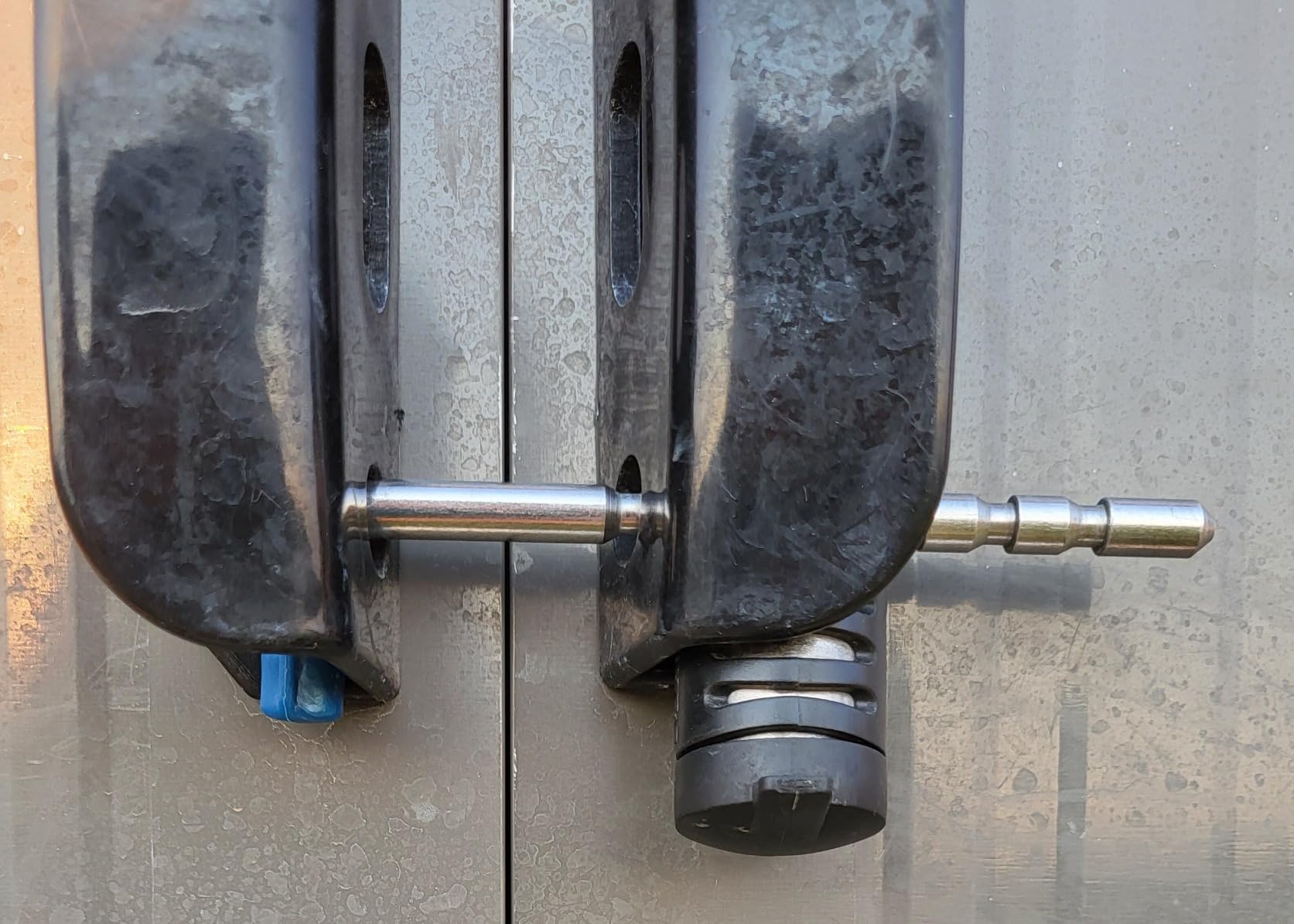 Master Lock Adjustable Coupler Lock Stainless Steel Trailer Hitch 2847DAT customer photo 2