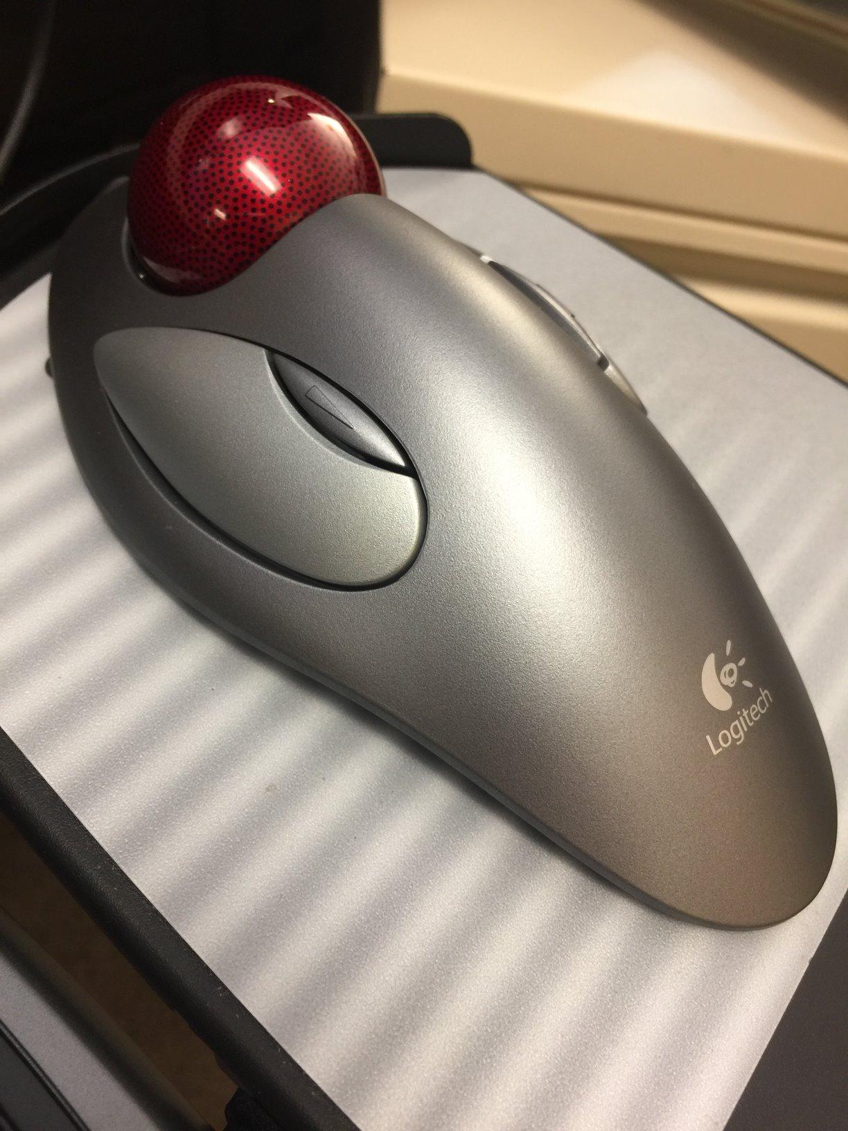 Logitech Trackman Marble Trackball Mouse – Wired USB Ergonomic Mouse for Computers, with 4 Programmable Buttons, Dark Gray customer photo 2