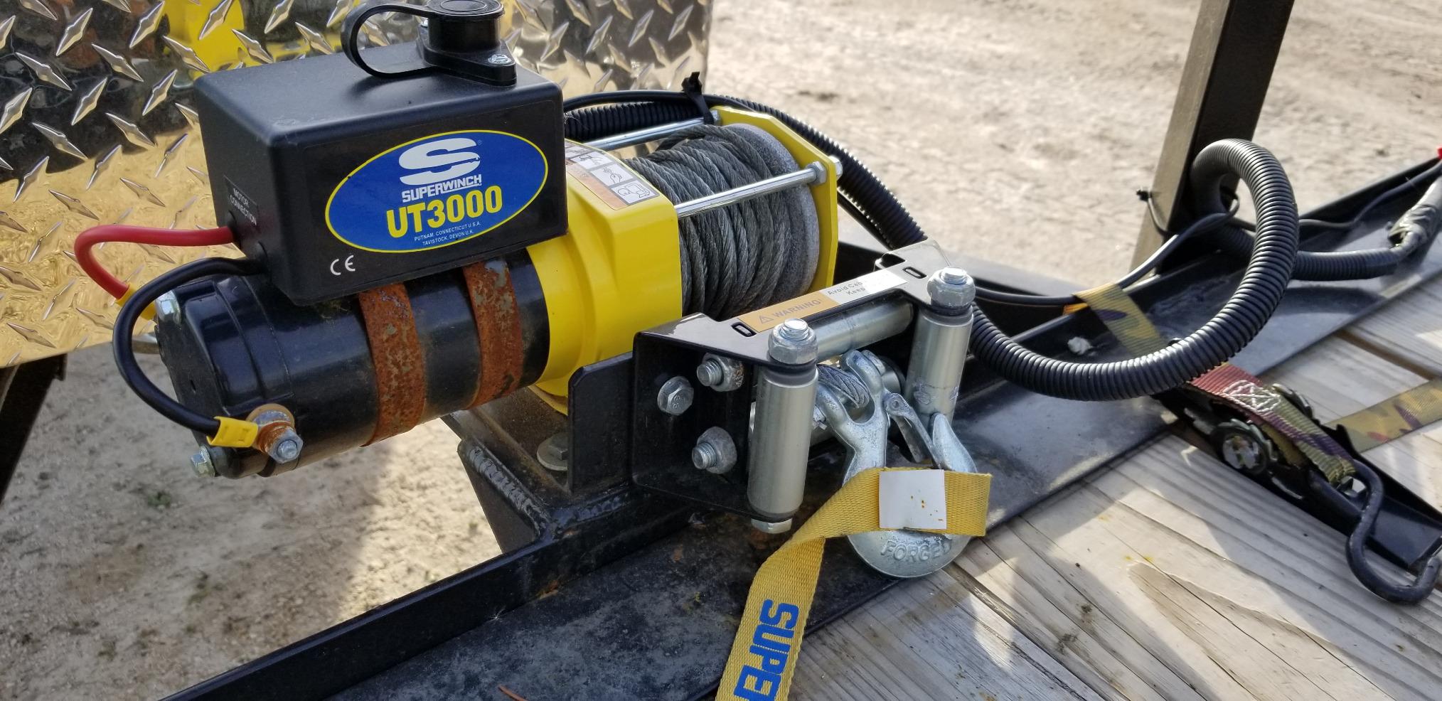 Superwinch 1331200 UT3000, 12 VDC winch, 3,000lb/1360 kg with mount plate, Roller Fairlead & 12' remote customer photo 2
