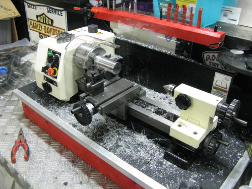 Shop Fox 6 in. x 10 in. Mini Metal Lathe M1015 customer photo 2