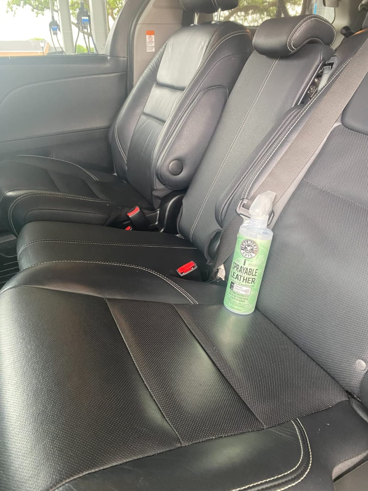 Chemical Guys, Sprayable Leather Cleaner & Conditioner in One Spray, 16 oz customer photo 2