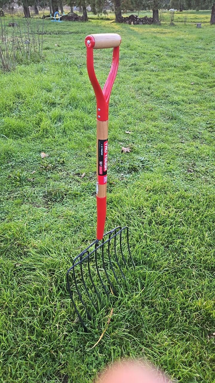 Truper TruTough Ensilage Fork, Manure/Bedding Fork, 10 Tines, 30-Inch Wood Handle with Poly D-Handle (Model BPJ-10/30330) customer photo 1