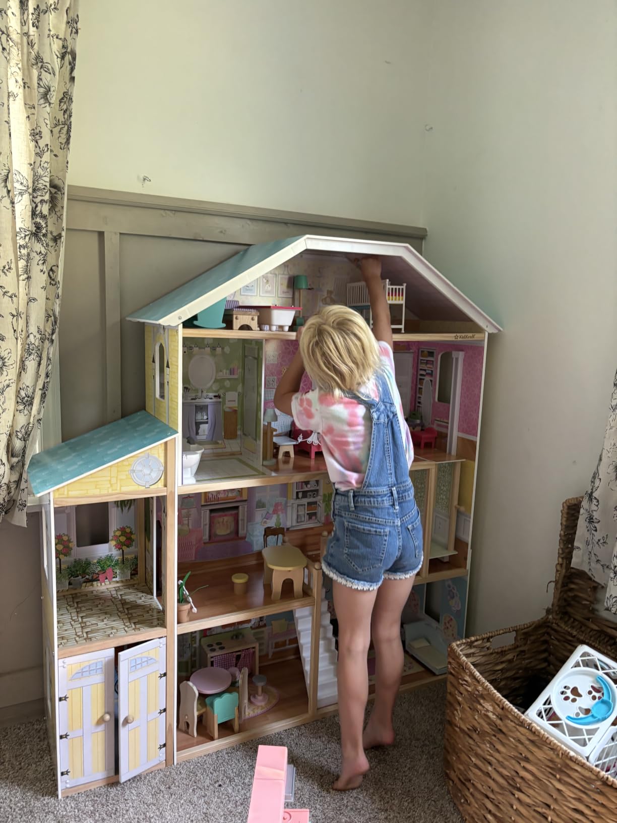 KidKraft Majestic Mansion Wooden Dollhouse with 34 Pieces, Working Elevator customer photo 2