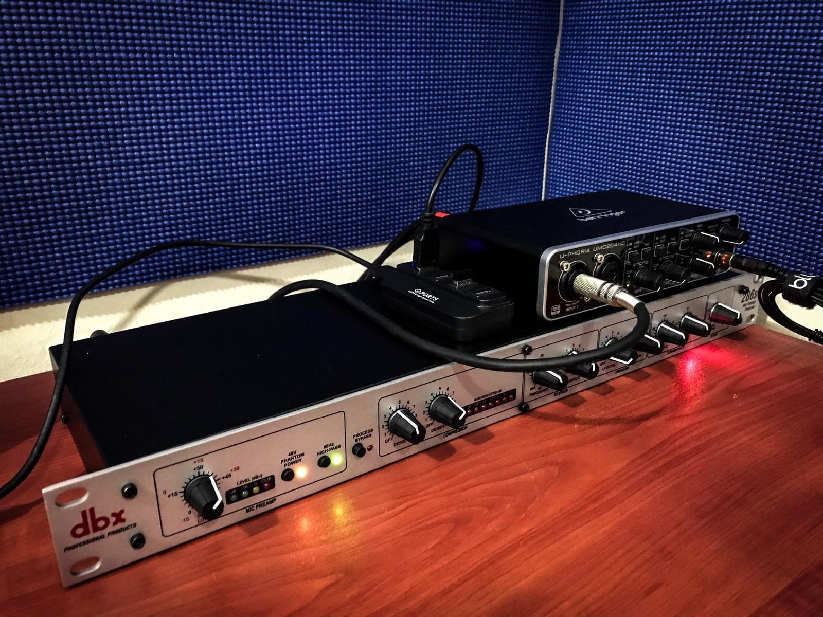 dbx DBX286SV Instrument, Microphone Preamp & Channel Strip Processor, with Compression, De-Esser, Enhancer, Expander/Gate, Loop-Out. Metering LEDs, XLR and ¼” inputs. Rack Mountable 1U. Silver customer photo 2