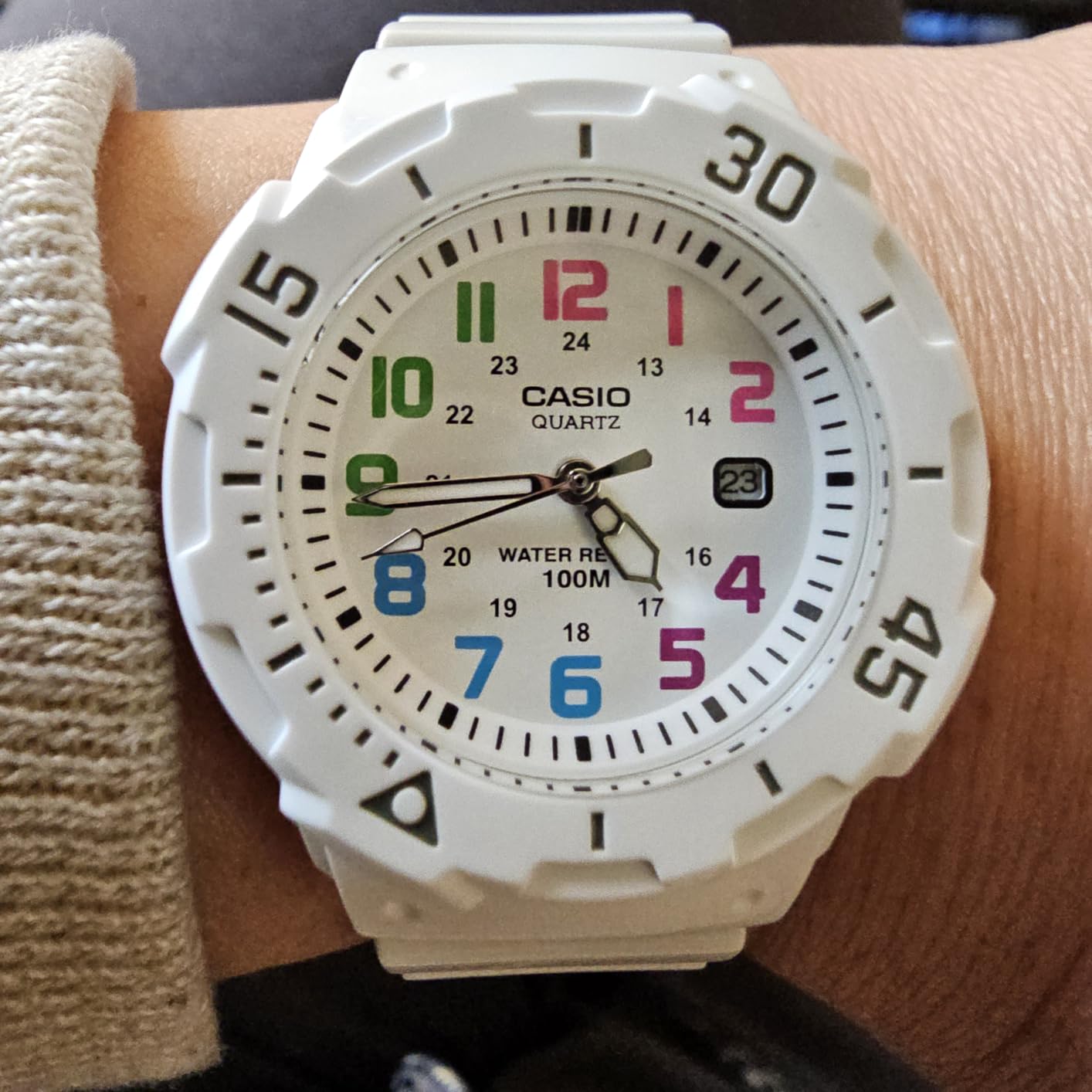 Casio MDV106 Series | Unisex Analog Watch | 200M WR | Stainless Steel Case | Resin Band | 2 Hand Analog (HR, Min, SEC) | Date Display | Screw Down Crown/Screw Down Caseback | 3 Year Battery customer photo 1