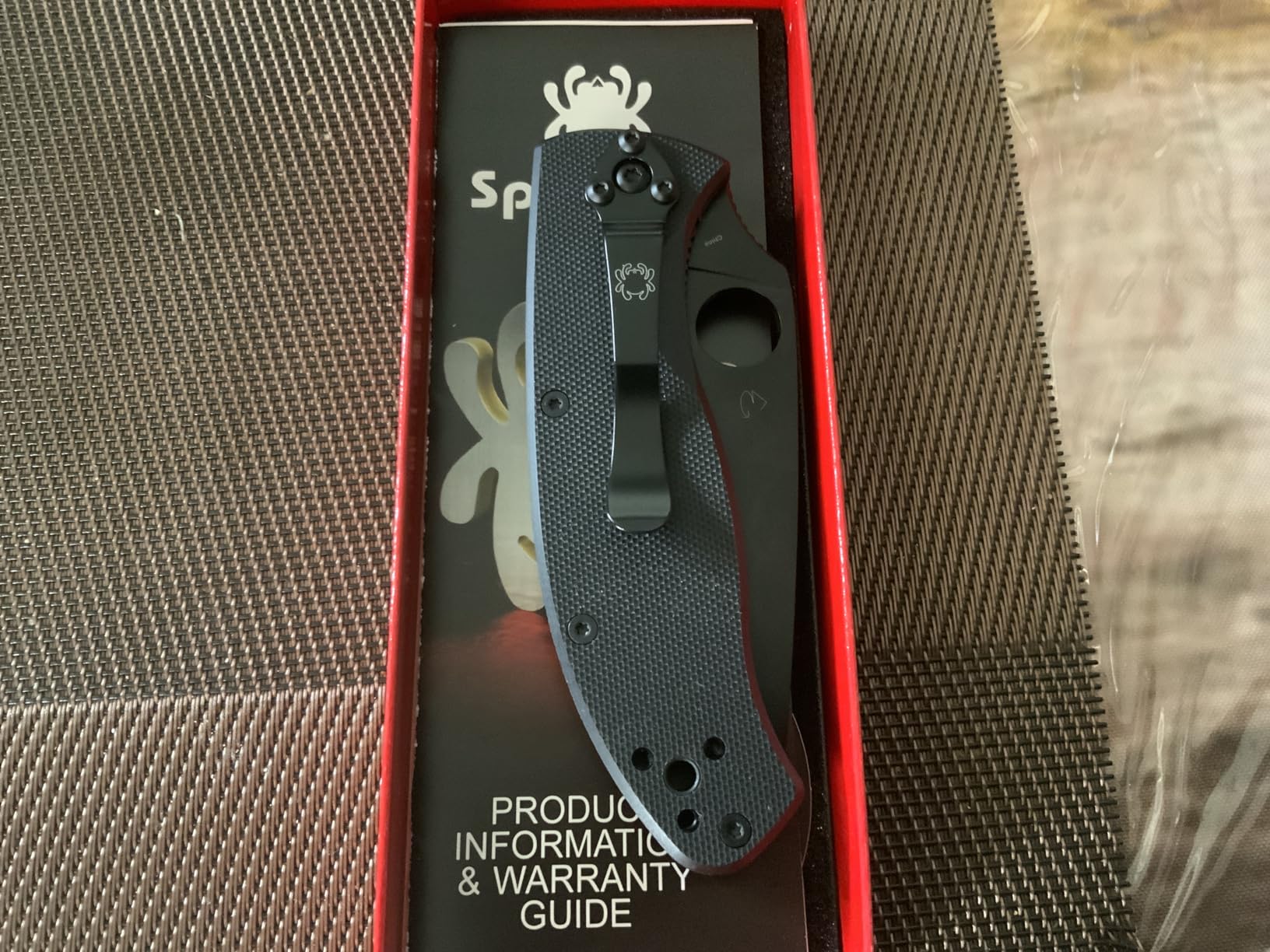 Spyderco Tenacious, 3.3 in 8Cr13MoV Steel, C122GBBKP | FRN Handle, PlainEdge, Full-Flat Grind, Lightweight Design customer photo 1