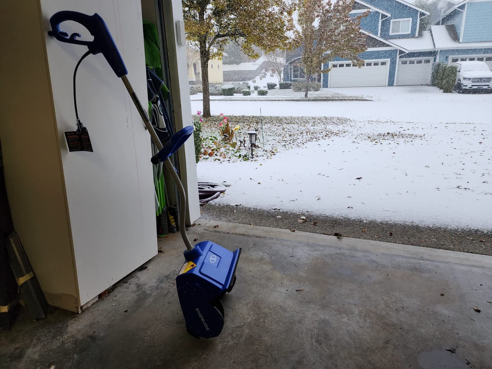 Snow Joe 324E Electric Snow Shovel, 10A Motor, 2-Blade Paddle Auger, Adjustable Handle, 2W LED Light, Clears 14-Inch by 6-Inch Path customer photo 2