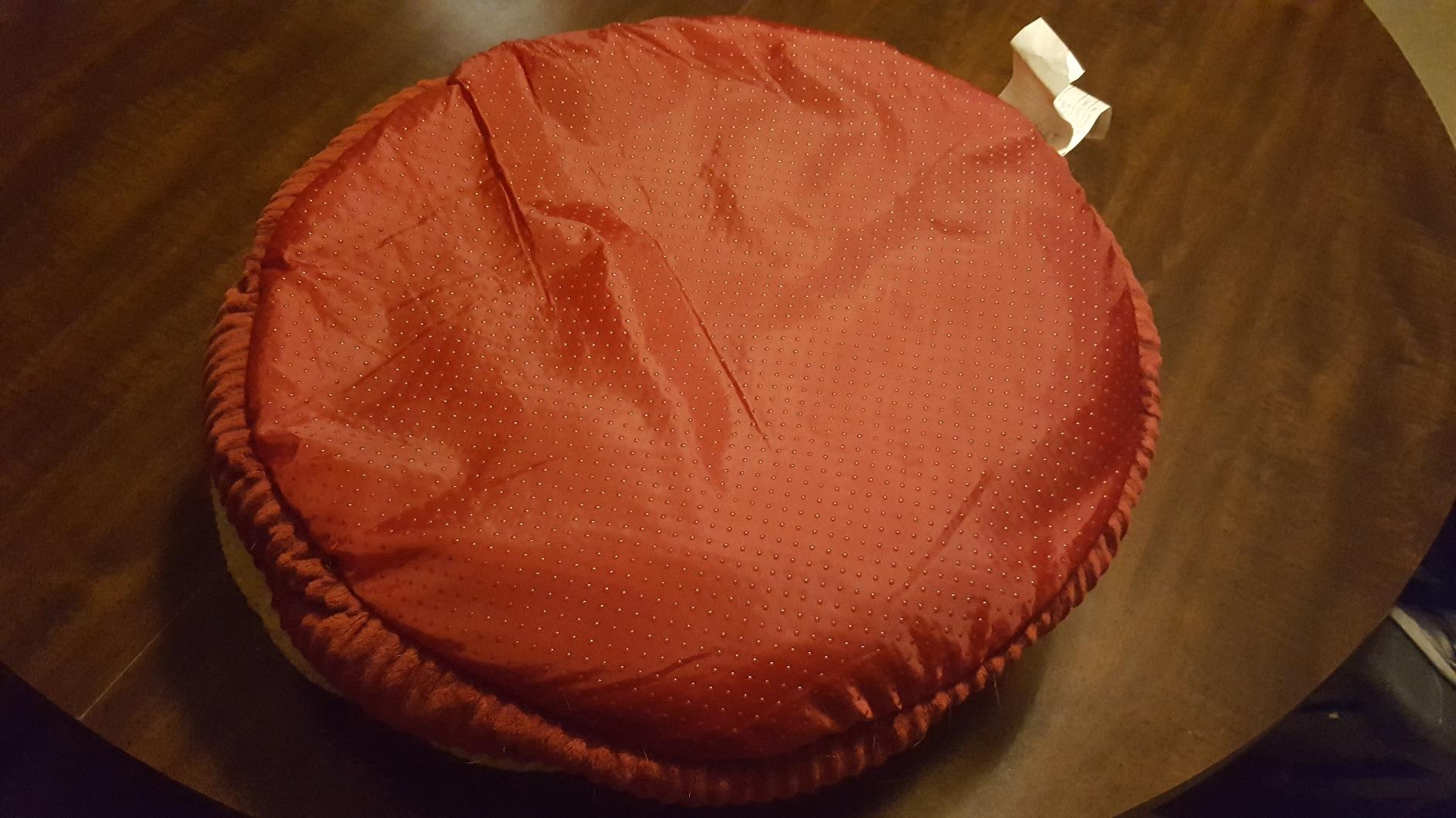 Petmate Aspen Pet Self Warming Round Bed, 19.5 Inches, Barn Red and Cream customer photo 2