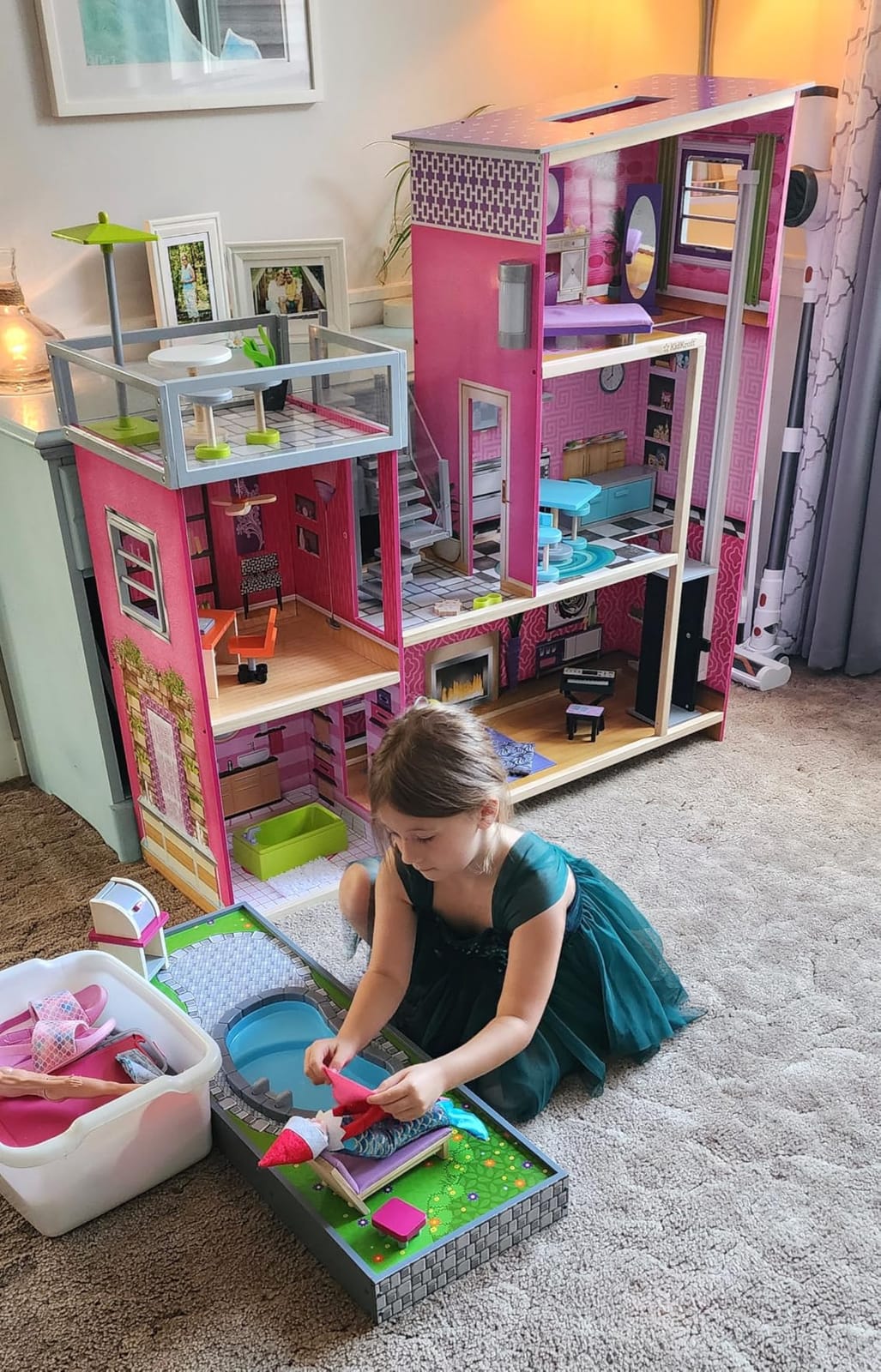 KidKraft Uptown Wooden Modern Dollhouse with Lights & Sounds, Pool and 36 Accessories customer photo 2