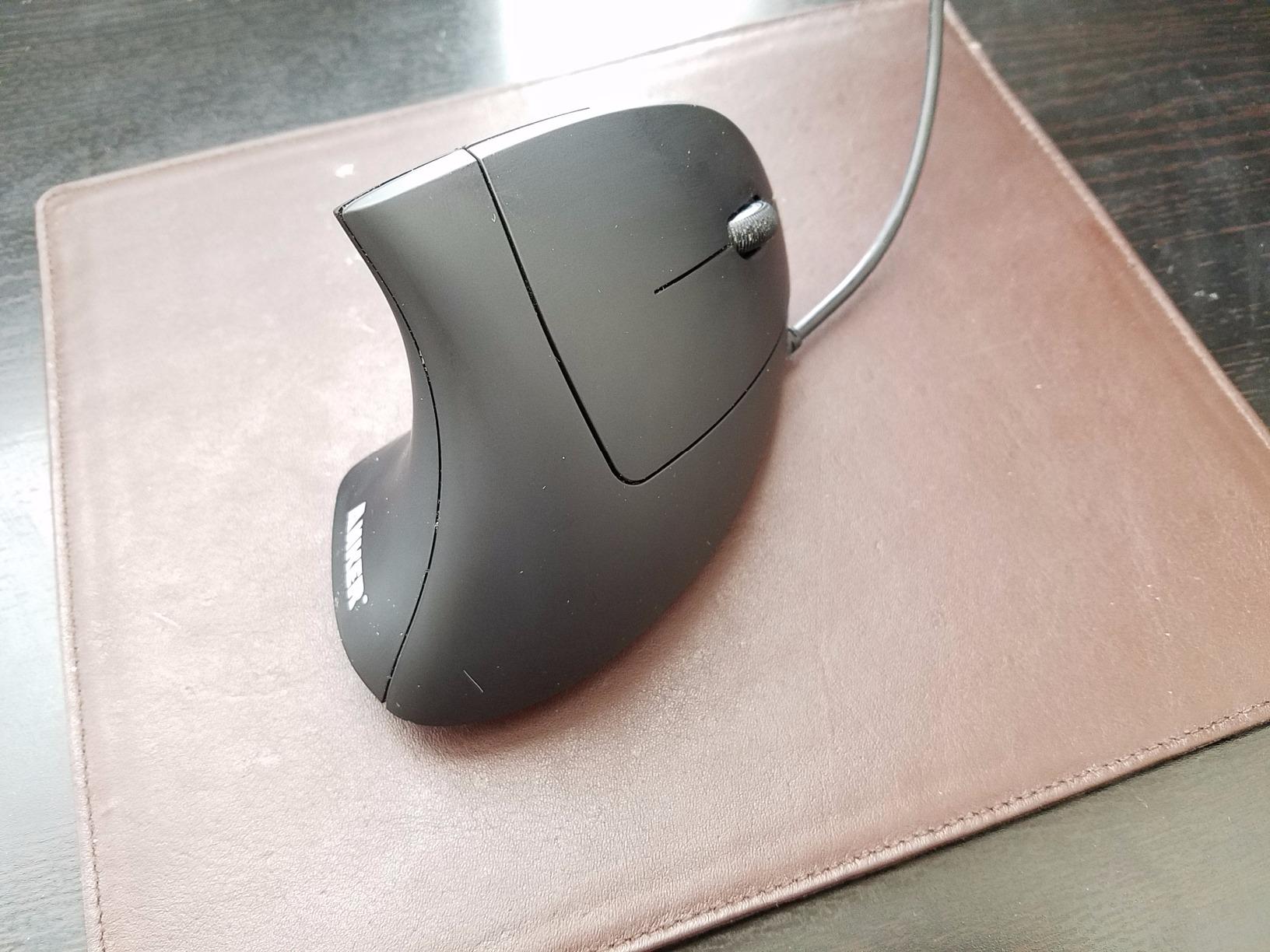 Anker USB Wired Vertical Mouse, Ergonomic Mouse for Computer and Laptops customer photo 2