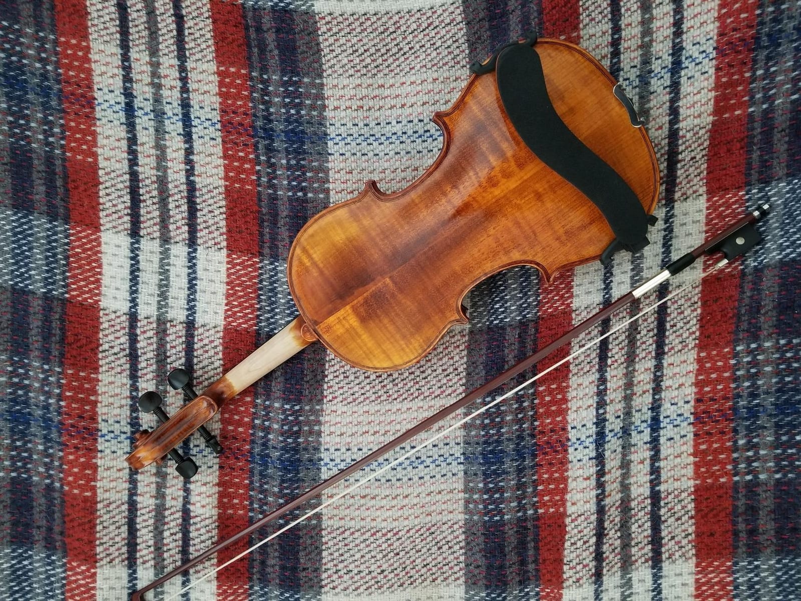 Cremona SV-500 4/4 Premier Artist Violin Outfit – Full Size Student & Professional Violin with Solid Spruce Top, Maple Back, Ebony Fittings, Case & Bow customer photo 1