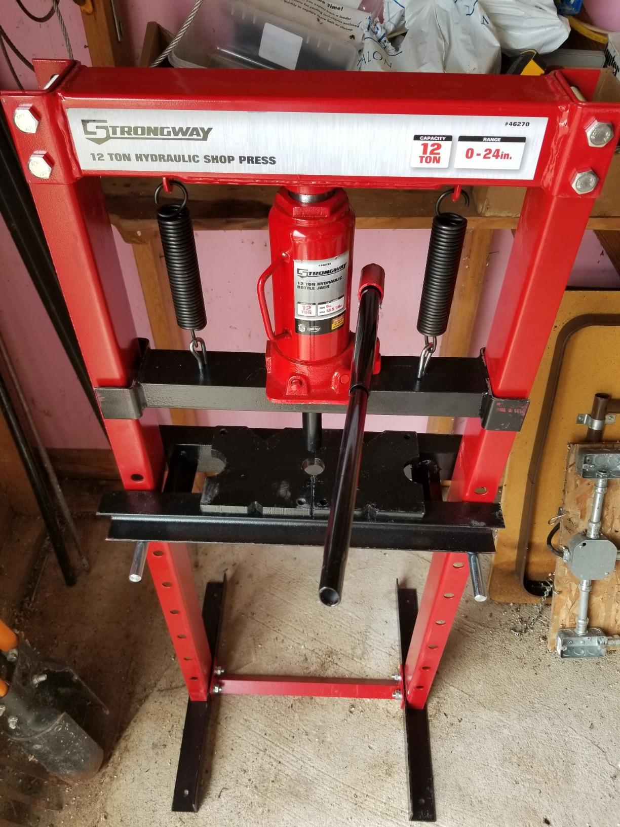 Strongway 40-Ton Pneumatic Shop Press with Gauge and Winch customer photo 1