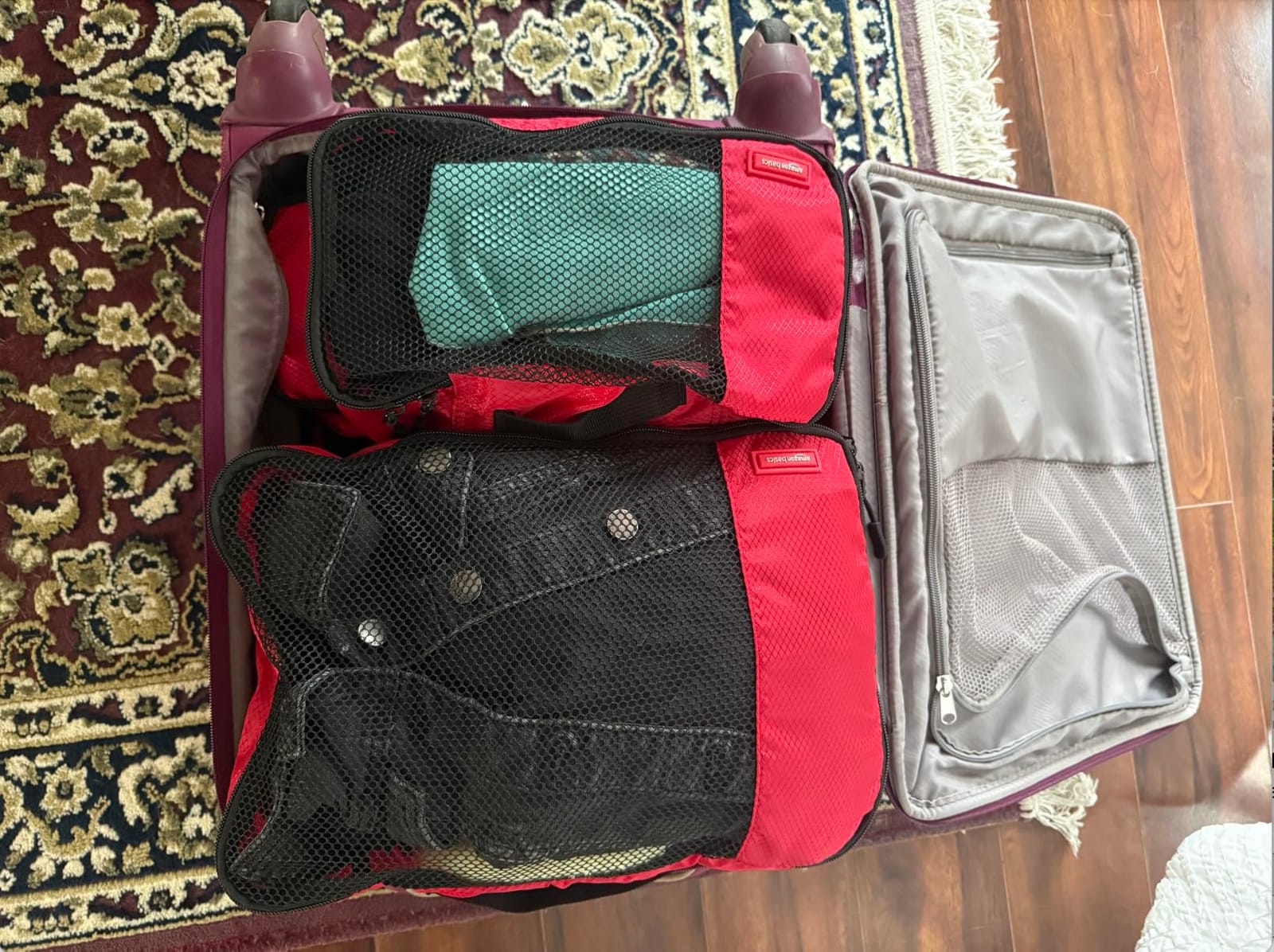 Amazon Essentials 4-Piece Packing Cubes Travel Accessories Set, Luggage Organizer with Double Zipper, Mesh Top, Space-Saving, Medium, Black (Previously Amazon Basics) customer photo 2