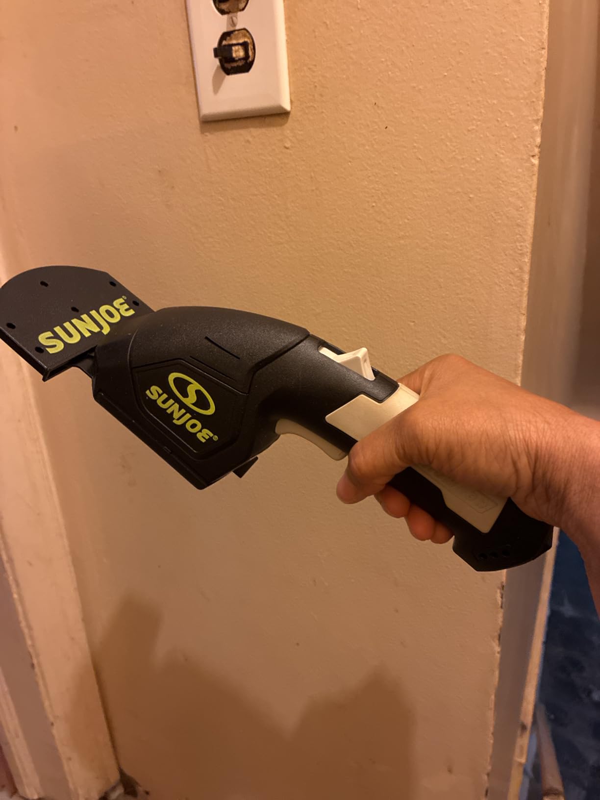 Sun Joe HJ604C 2-in-1 Cordless 7.2V Handheld Grass Shear & Hedge Trimmer customer photo 2