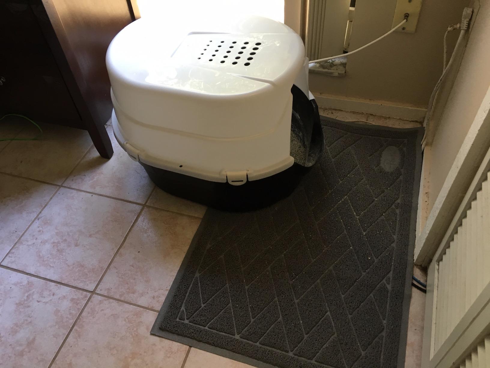 Pawkin Cat Litter Mat, Patented Design with Litter Lock Mesh, Extra Large, Durable, Easy to Clean, Soft, Fits Under Litter Box, Litter Free Floors, Gray customer photo 1