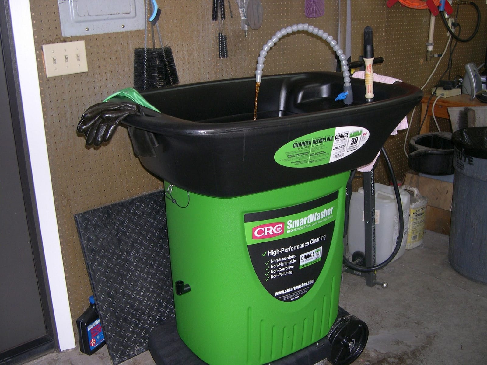 CRC SmartWasher SW-423 Mobile Parts Washer Kit, and Durable Parts Washer, Cleans Dirt, Oil, and Grime from Industrial and Automotive Parts, Water-Based, Non-Flammable, pH Neutral customer photo 1